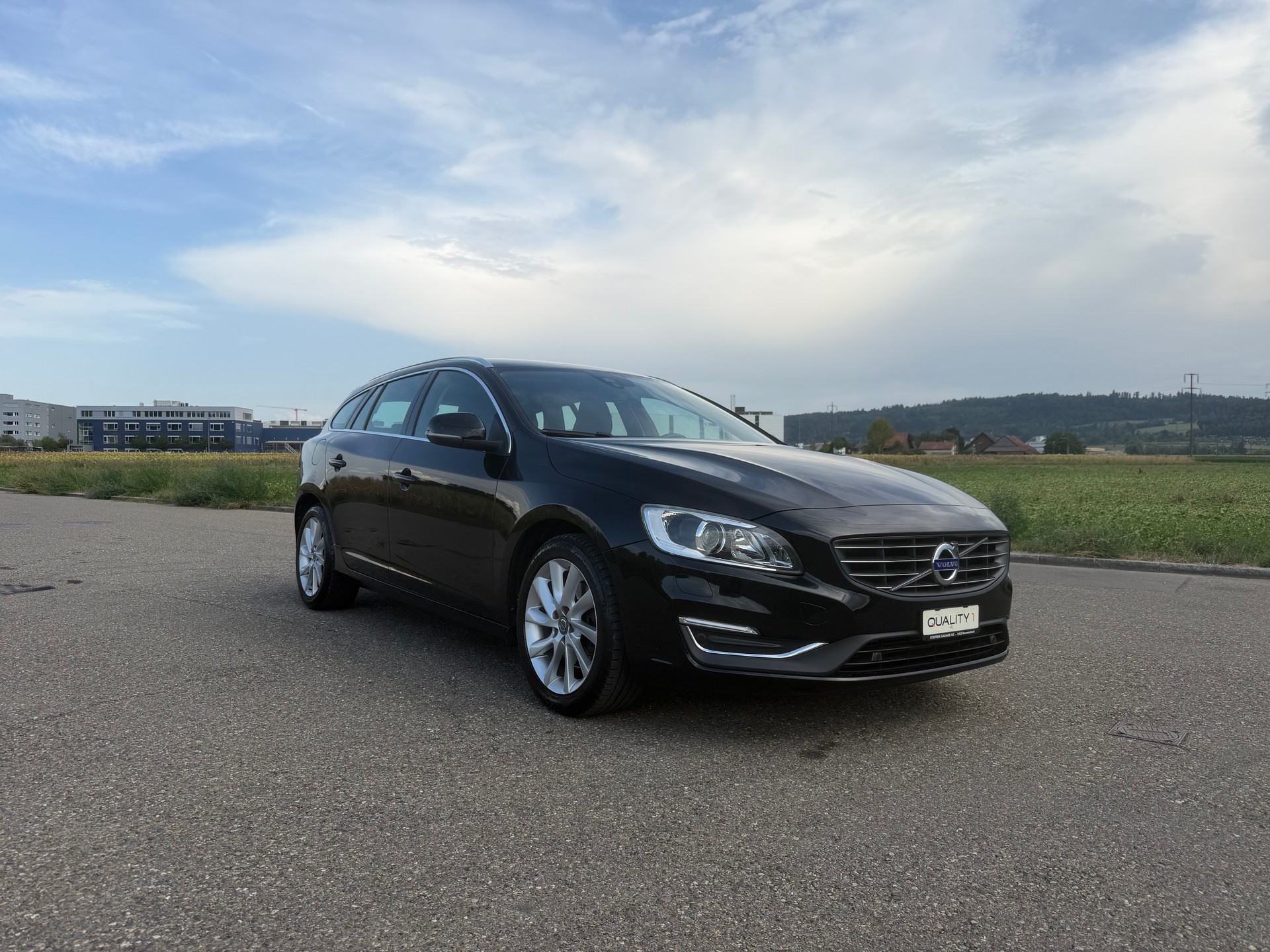 VOLVO V60 D4 Momentum Geartronic-image-2