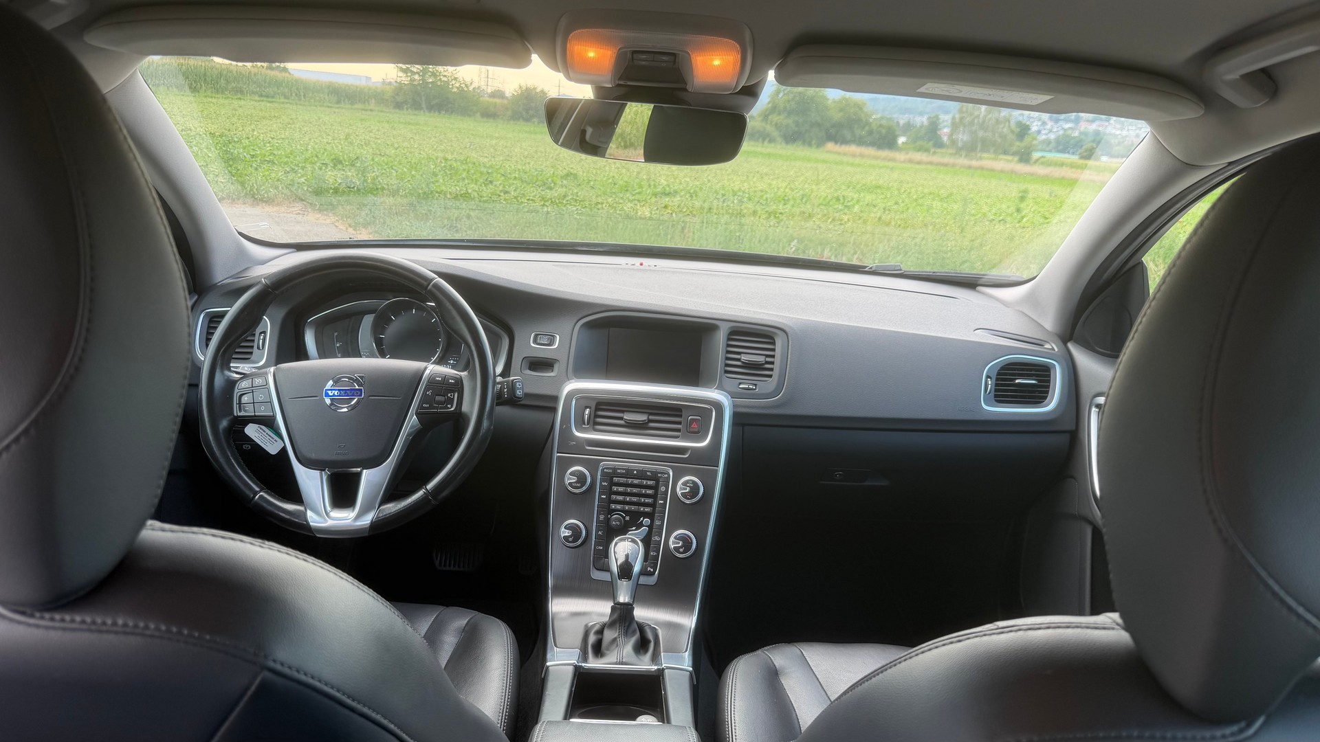 VOLVO V60 D4 Momentum Geartronic-image-8