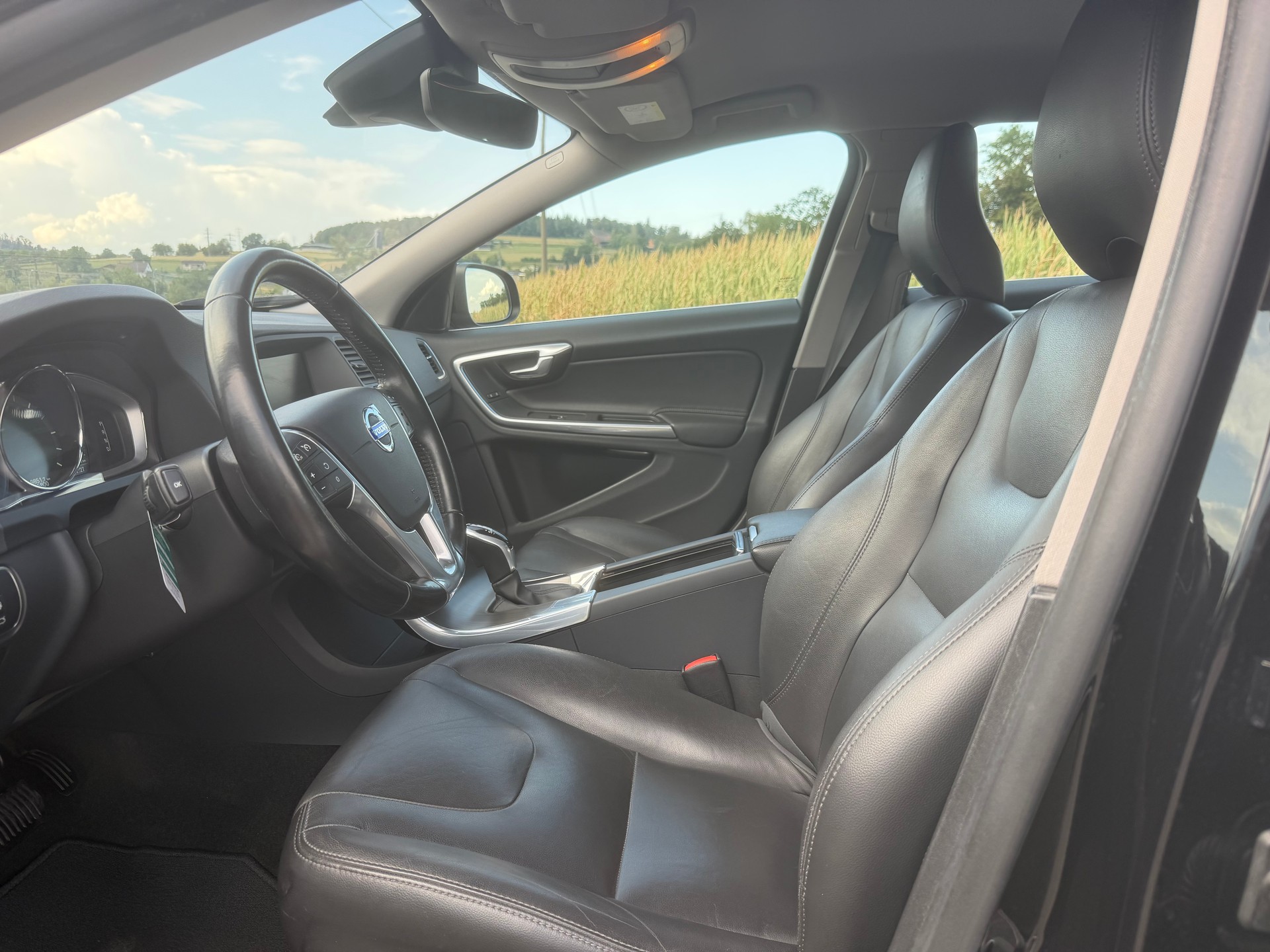 VOLVO V60 D4 Momentum Geartronic-image-9