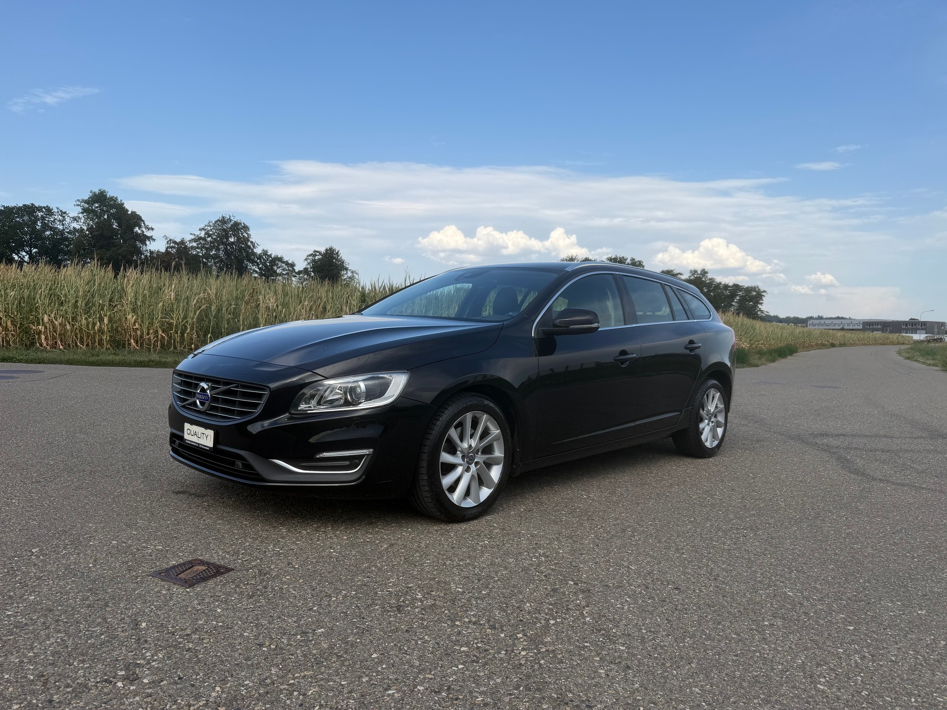 VOLVO V60 D4 Momentum Geartronic-image-0