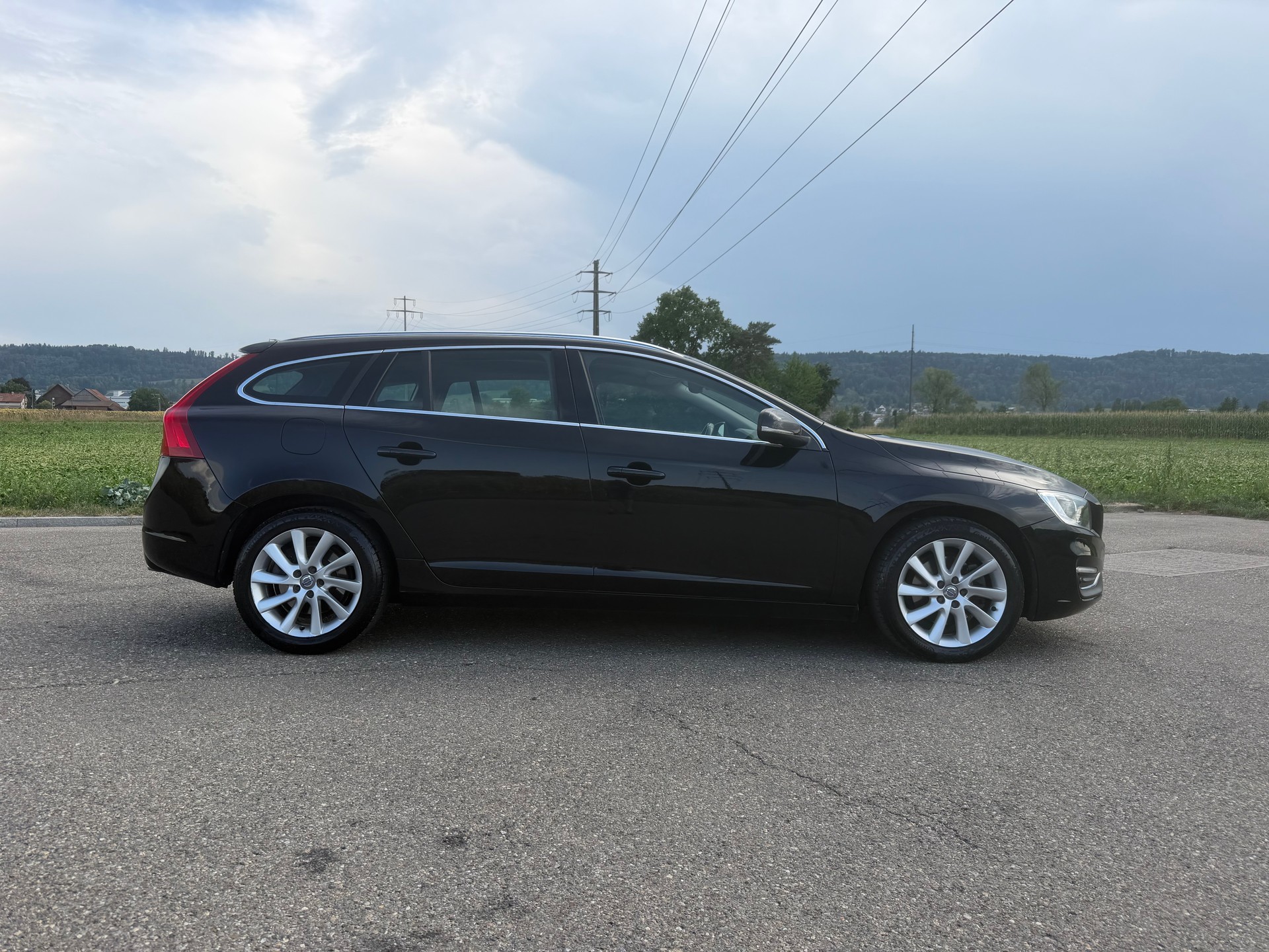 VOLVO V60 D4 Momentum Geartronic-image-3