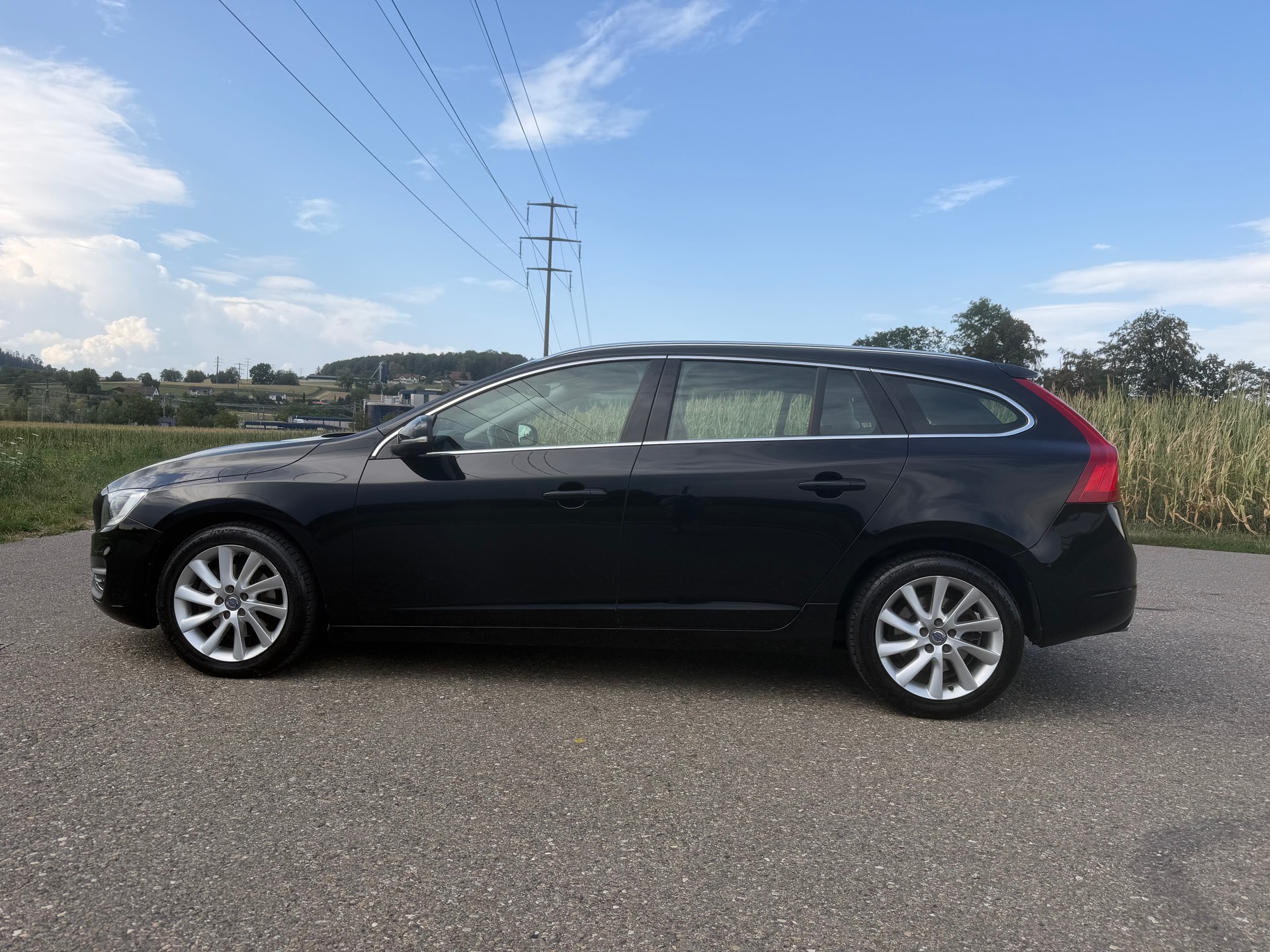 VOLVO V60 D4 Momentum Geartronic-image-7