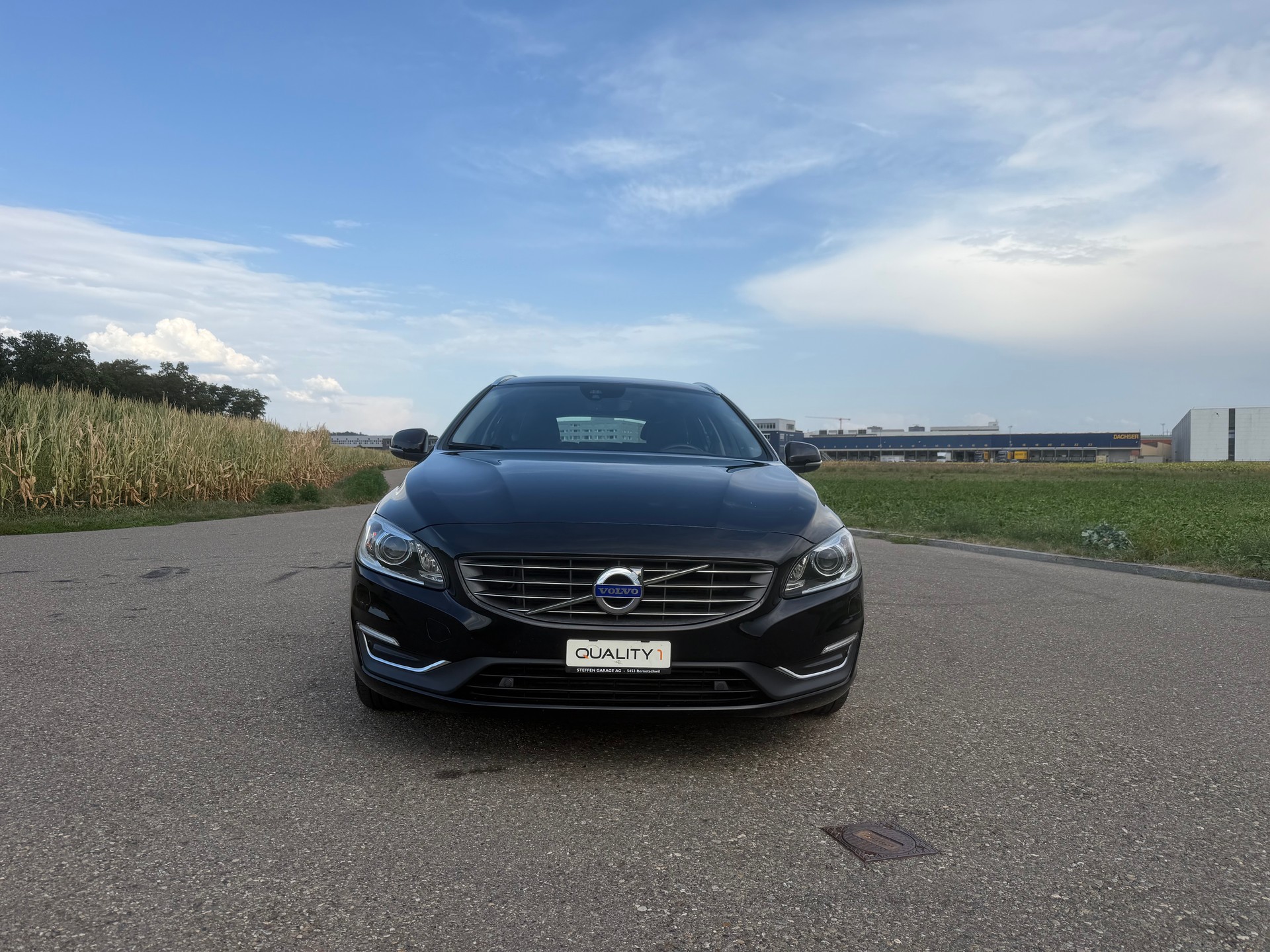 VOLVO V60 D4 Momentum Geartronic-image-1