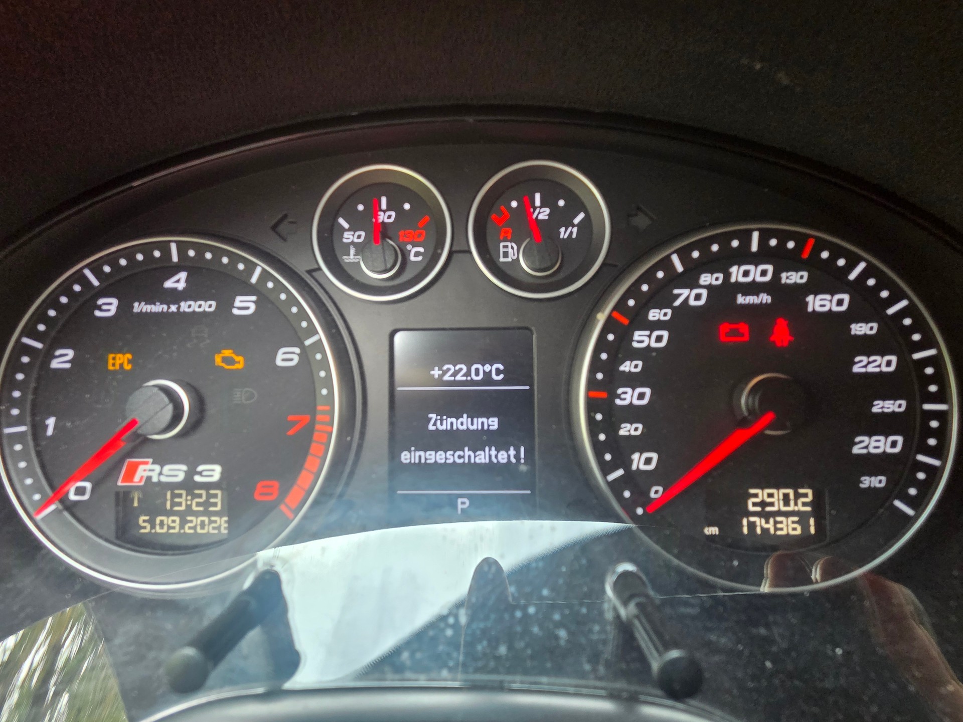 AUDI 2.5 T FSI quattro S-Tronic-image-10