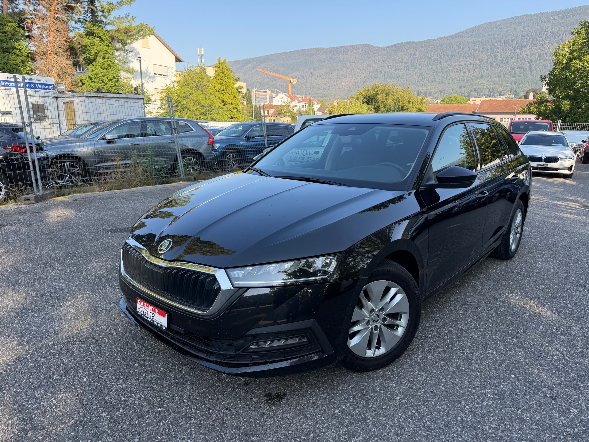 SKODA Octavia Combi 2.0 TDI DSG Ambition 4x4 * Gr. Navi * LED * PDC V&H ** Tempomat * Frisch Ab MFK-image-0