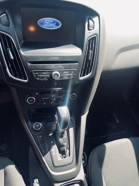 FORD Focus 1.0 SCTi Black Edition Automatic-image-6