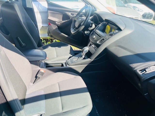 FORD Focus 1.0 SCTi Black Edition Automatic-image-3