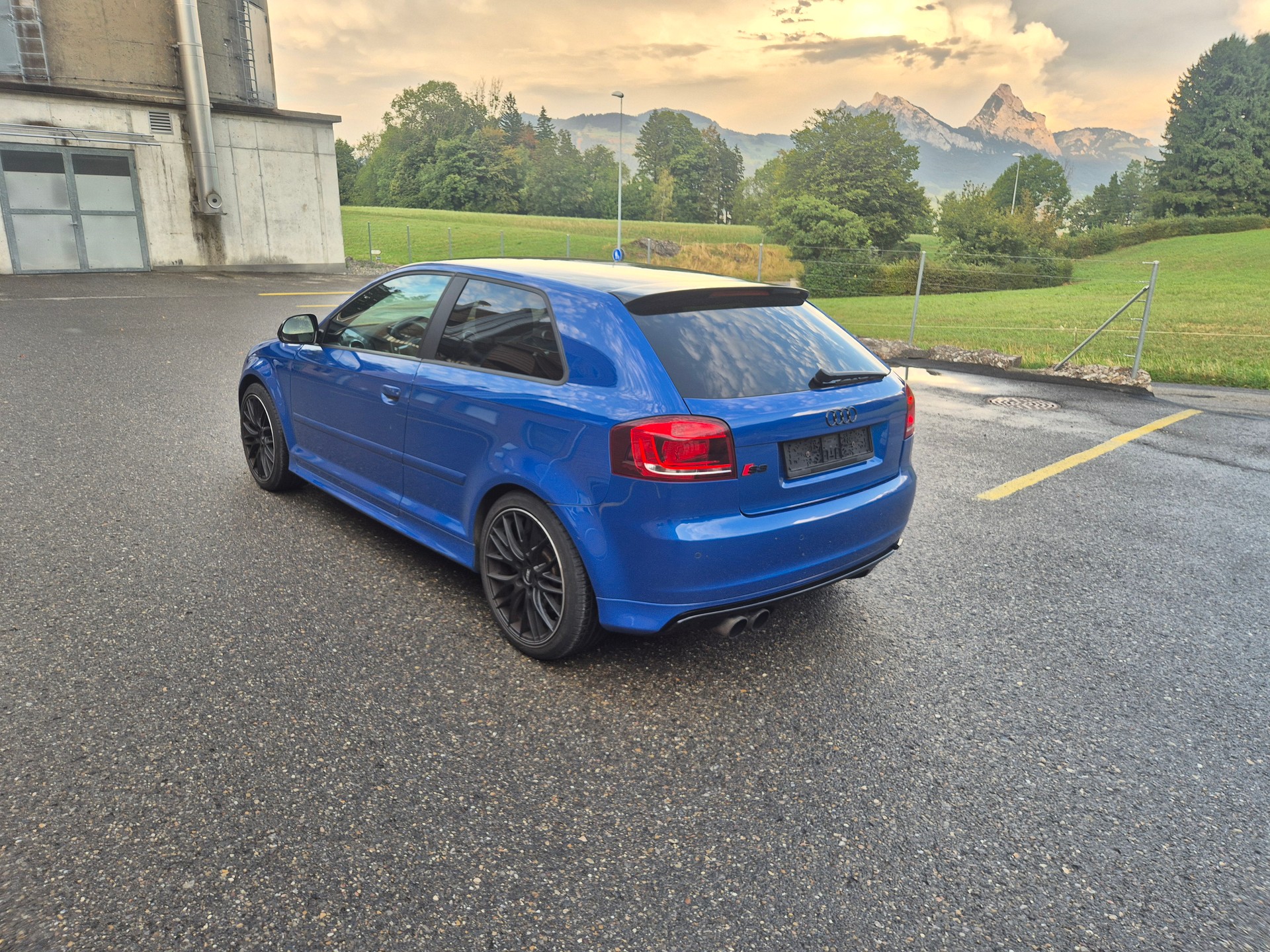 AUDI S3 2.0 TFSI quattro S-tronic-image-2