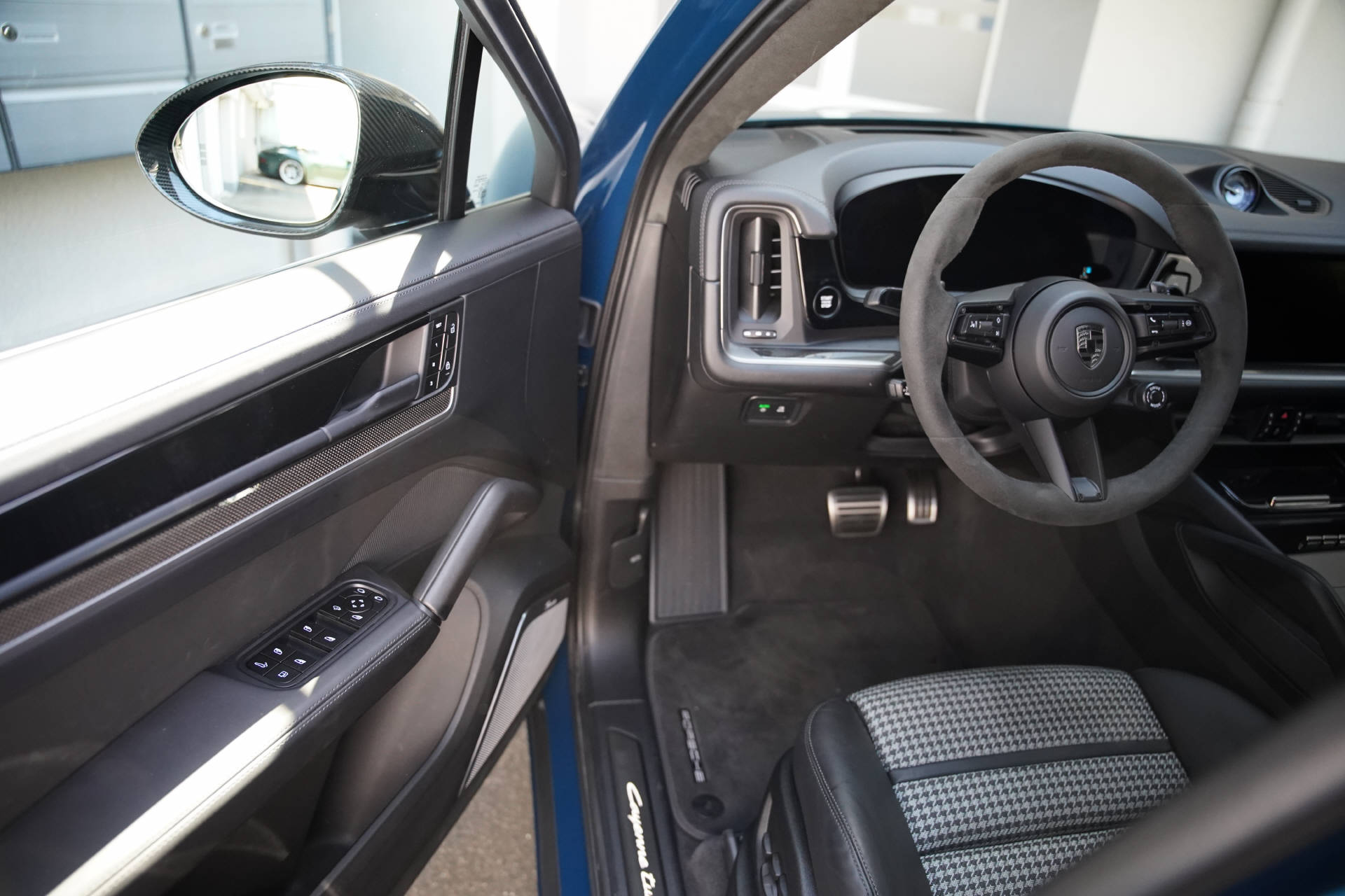 PORSCHE Cayenne Turbo E-Hybrid Coupé-image-8