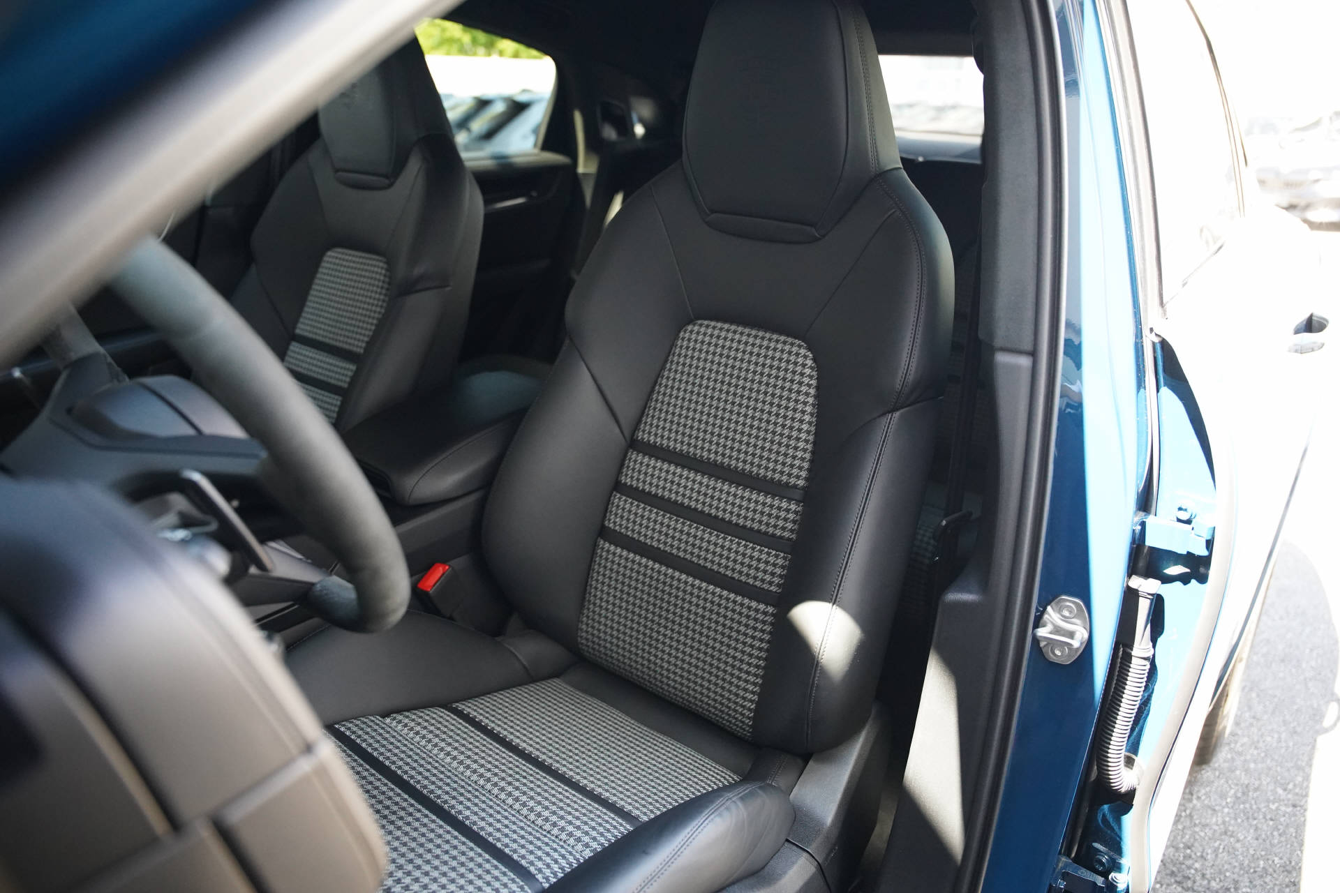 PORSCHE Cayenne Turbo E-Hybrid Coupé-image-9