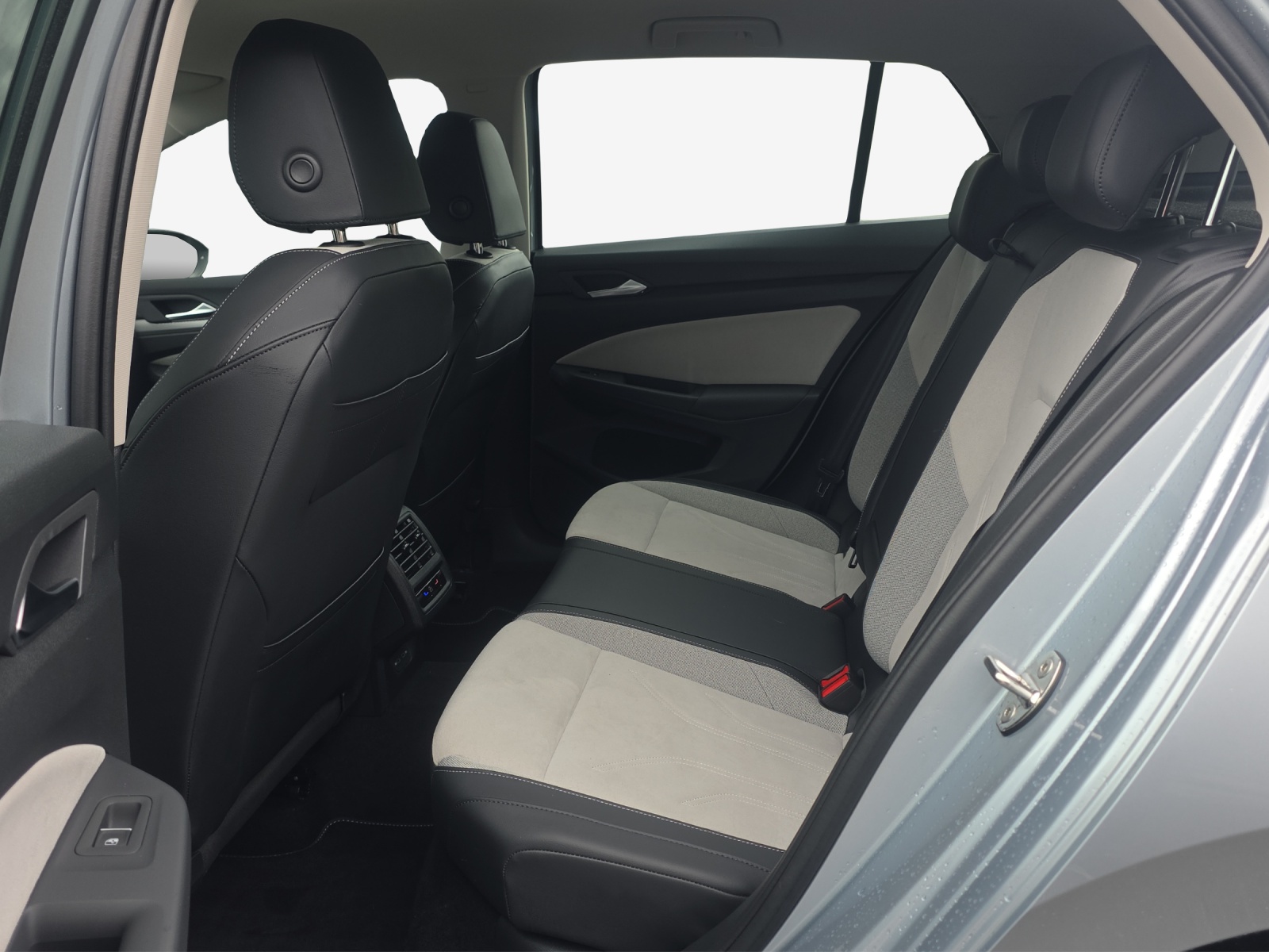 VW Golf 1.5 e TSI mHEV Style DSG-image-11