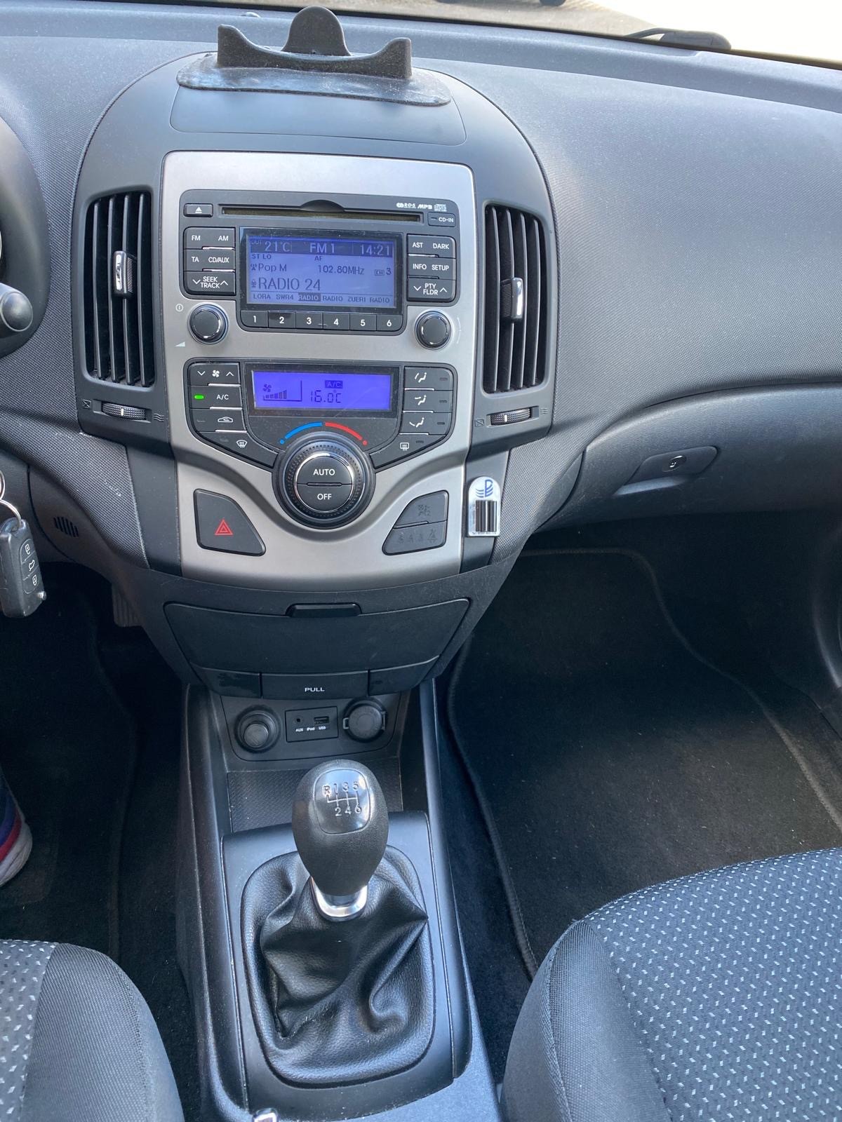 HYUNDAI i30 1.6 CRDi Style-image-11