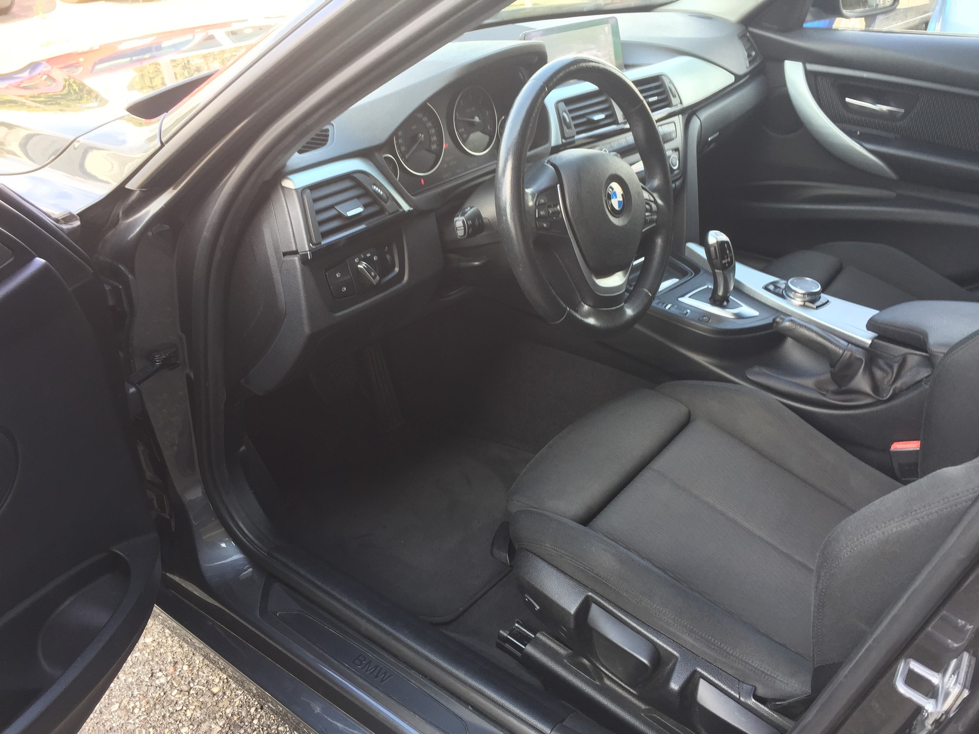 BMW 318d Touring Sport Line Steptronic-image-11