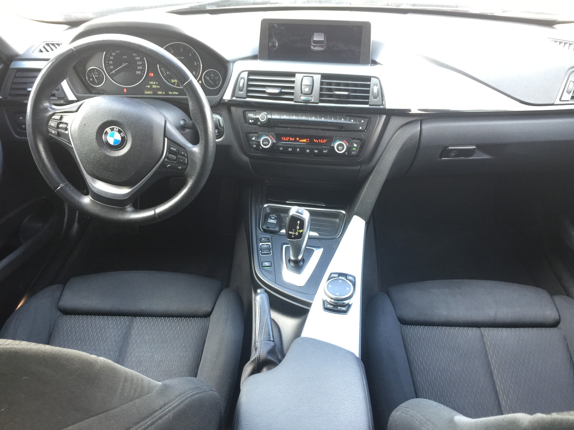 BMW 318d Touring Sport Line Steptronic-image-9