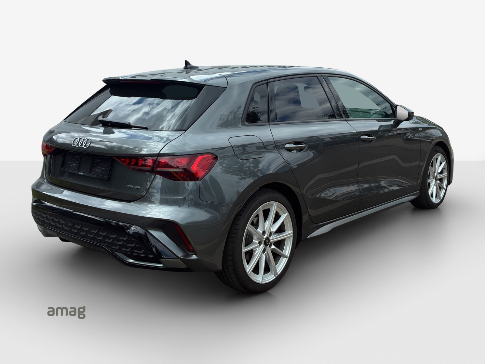 AUDI A3 Sportback TFSI 150 kW quattro S line S tronic-image-4