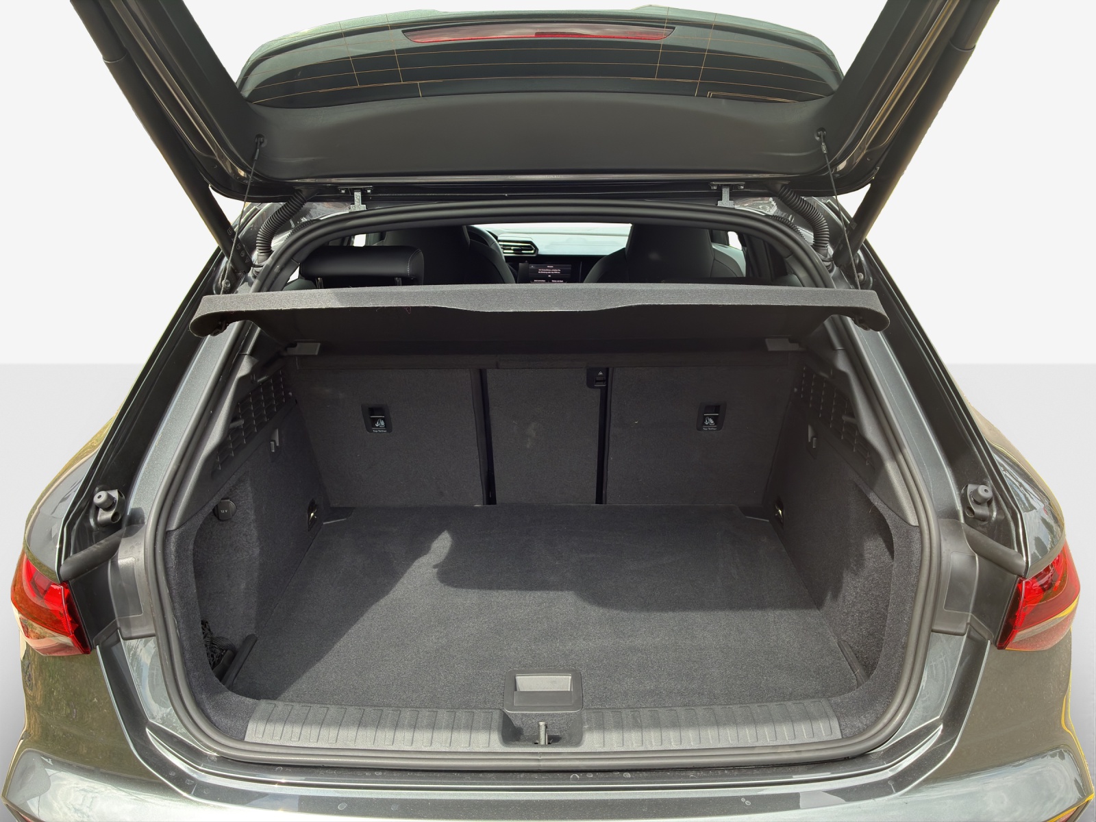 AUDI A3 Sportback TFSI 150 kW quattro S line S tronic-image-12