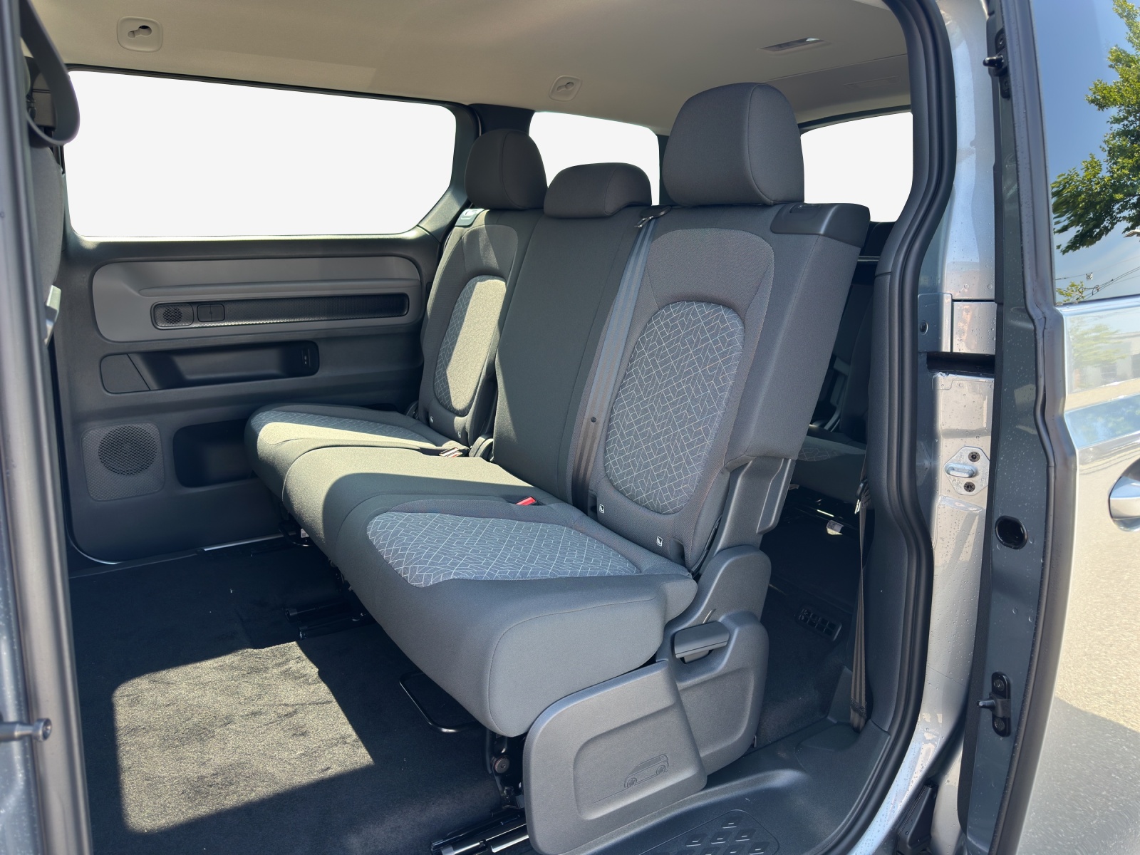 VW ID.Buzz LWB Pro 4 Motion-image-11