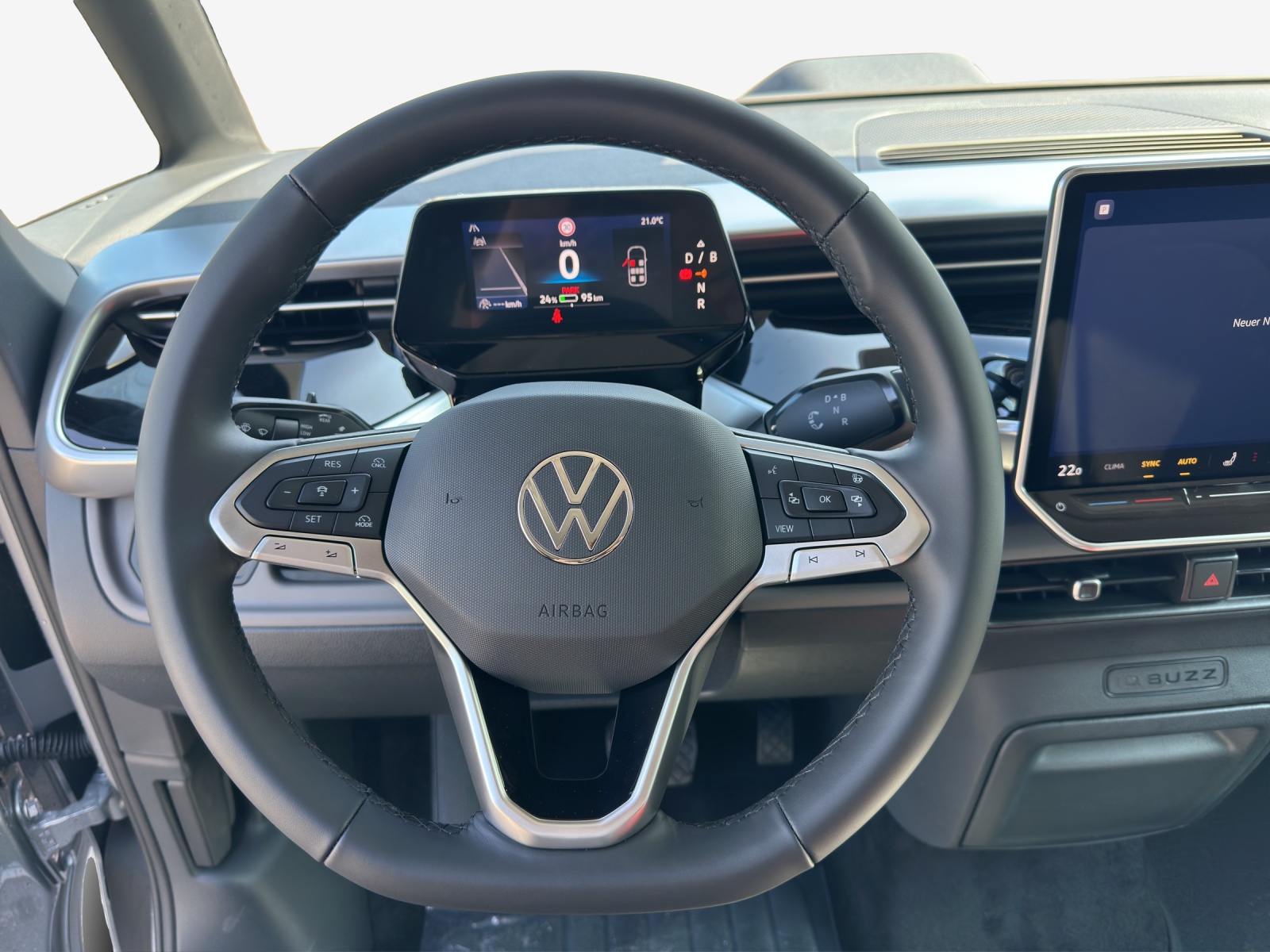 VW ID.Buzz LWB Pro 4 Motion-image-9