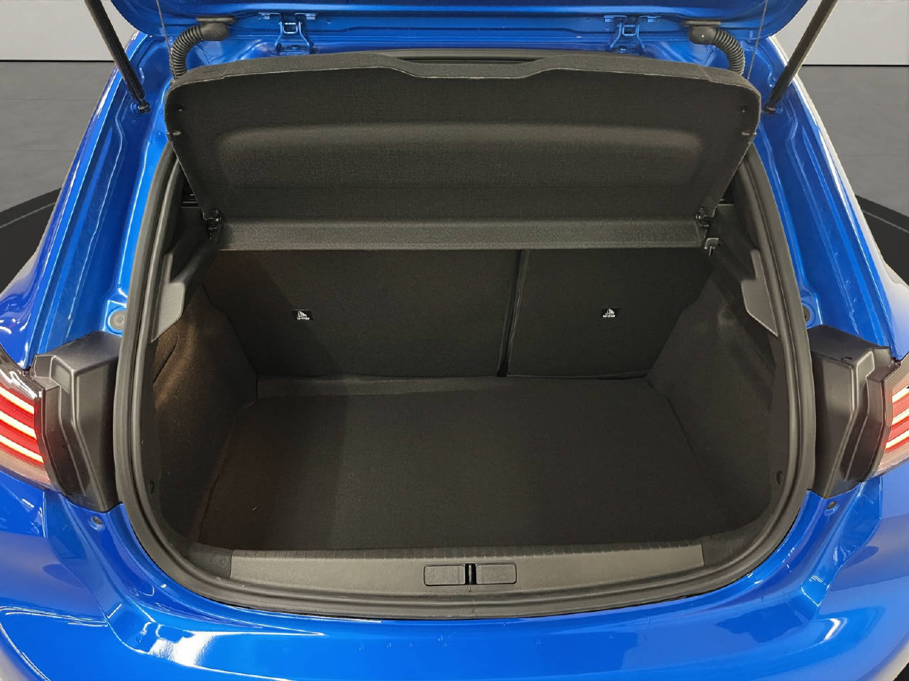 PEUGEOT 208 1.2 Hybrid Allure-image-15