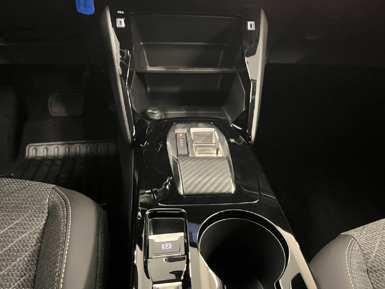 PEUGEOT 208 1.2 Hybrid Allure-image-12