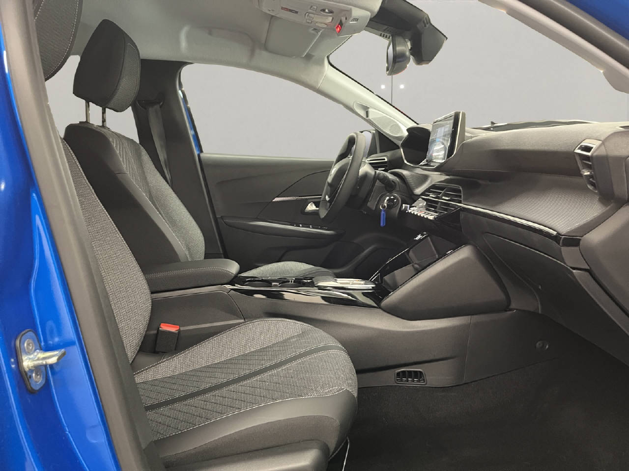 PEUGEOT 208 1.2 Hybrid Allure-image-7