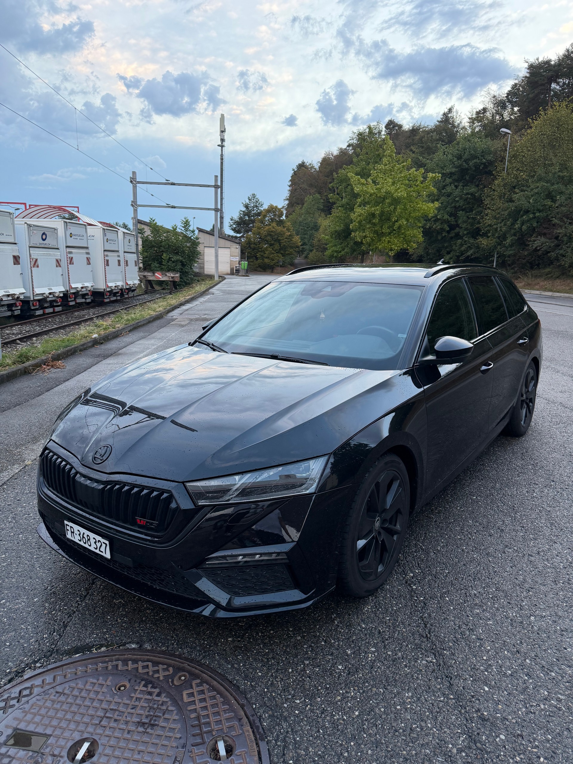 SKODA Octavia Combi 2.0 TDI DSG RS-image-1