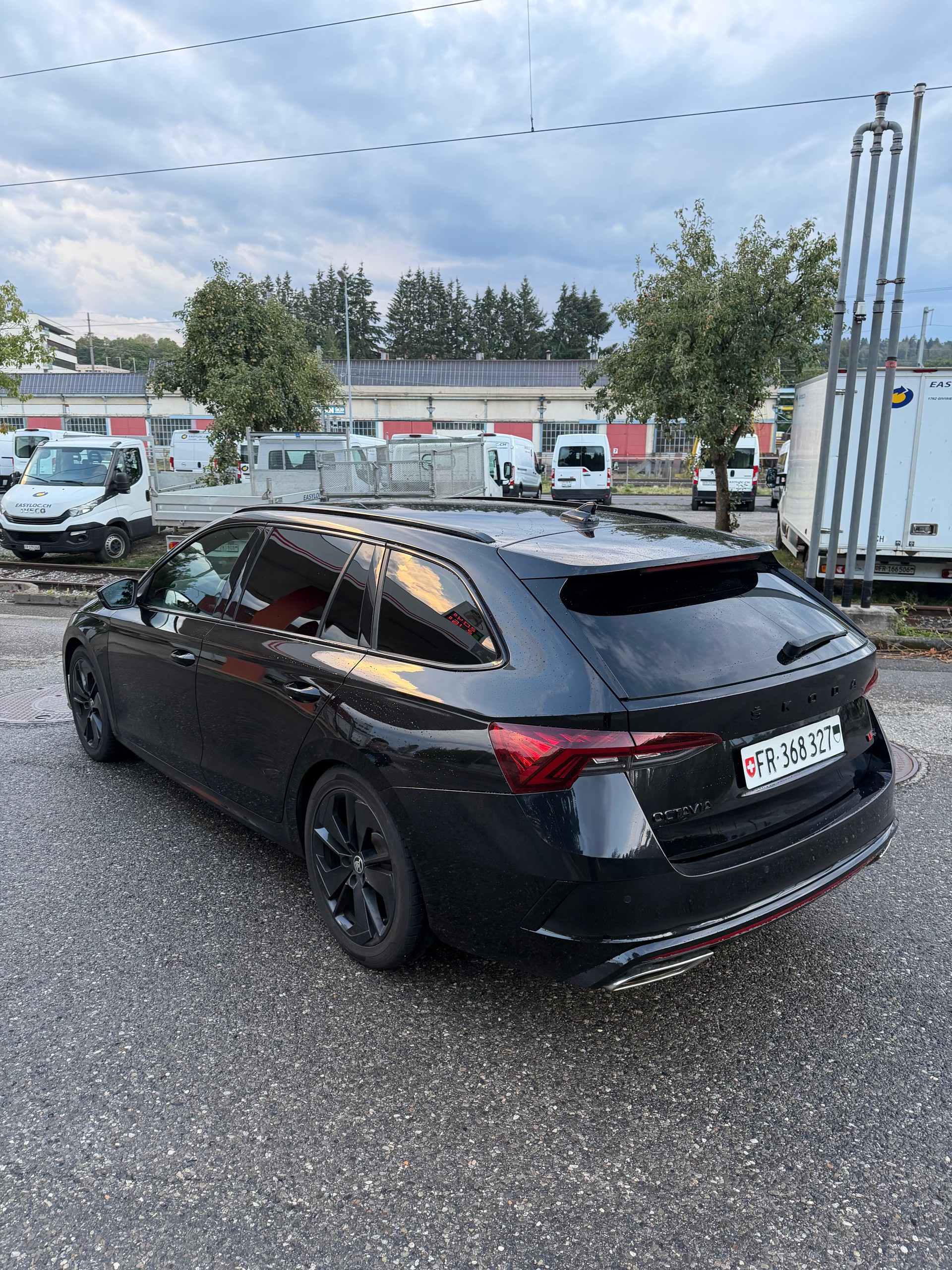 SKODA Octavia Combi 2.0 TDI DSG RS-image-3