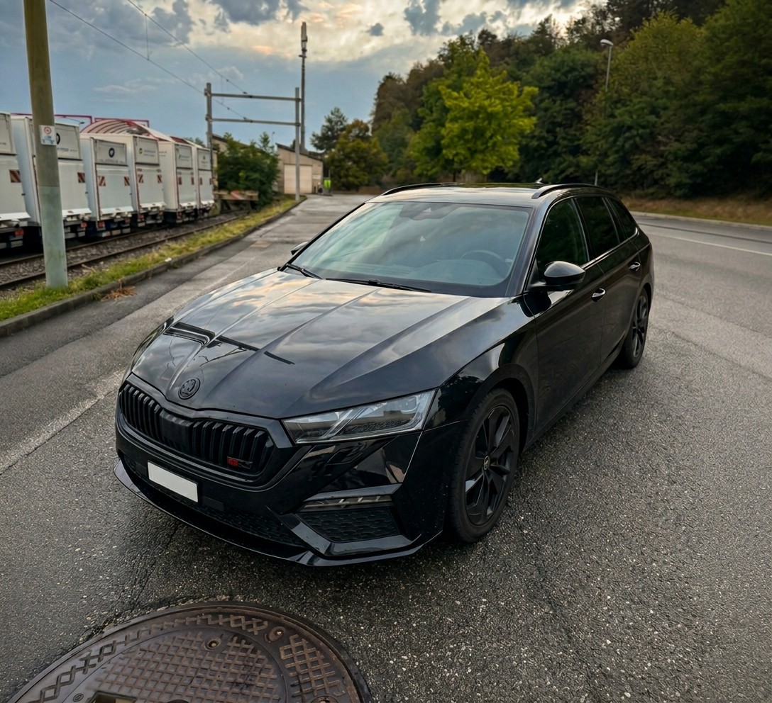SKODA Octavia Combi 2.0 TDI DSG RS-image-0