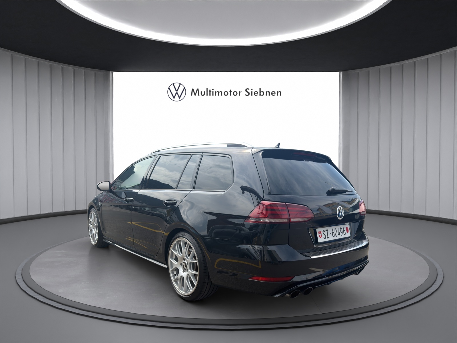 VW Golf Variant 2.0 TSI R 4Motion DSG-image-2