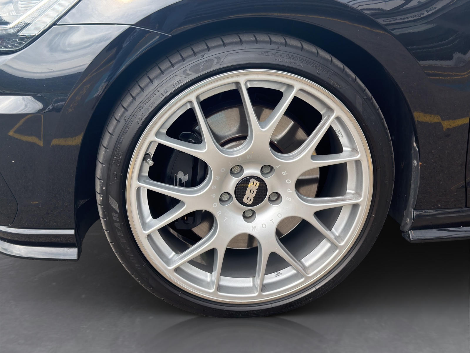 VW Golf Variant 2.0 TSI R 4Motion DSG-image-8