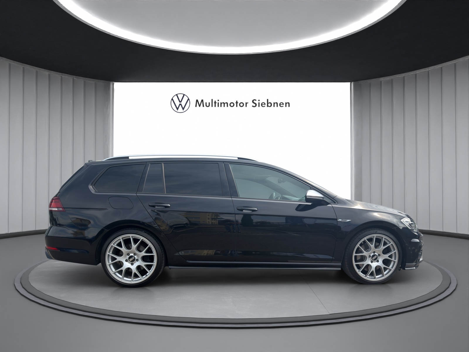 VW Golf Variant 2.0 TSI R 4Motion DSG-image-5