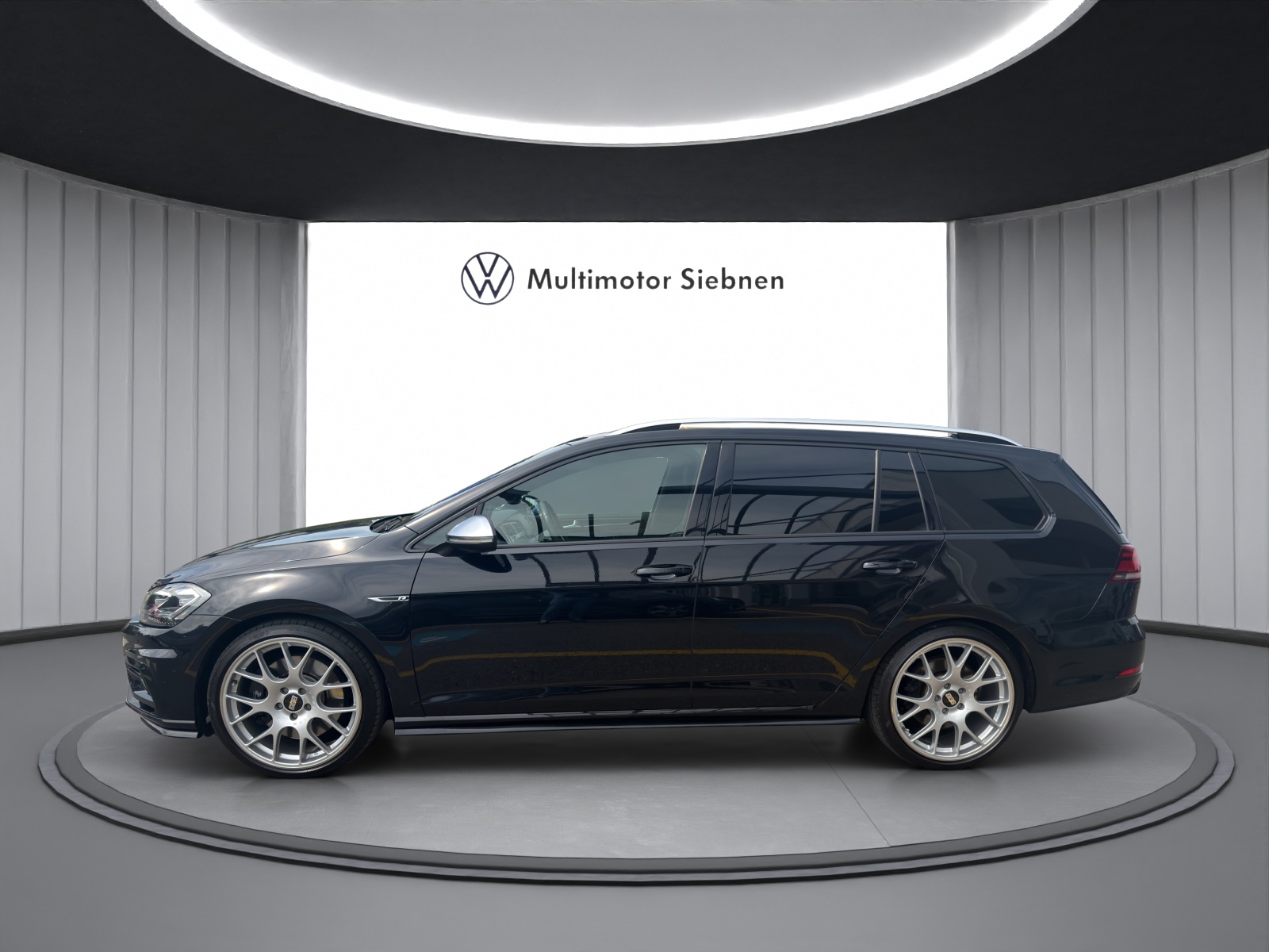 VW Golf Variant 2.0 TSI R 4Motion DSG-image-1