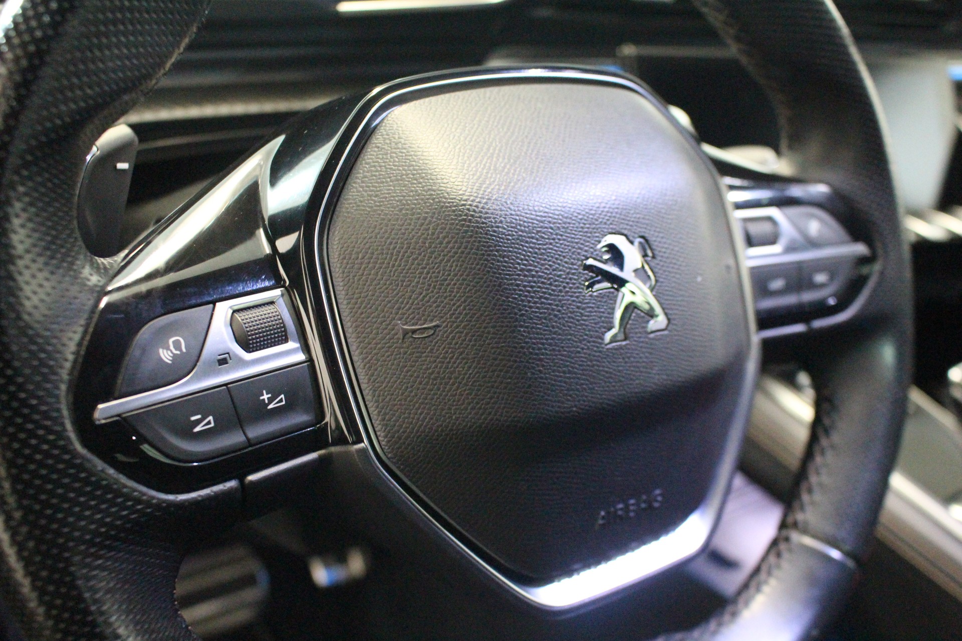 PEUGEOT 508 SW 1.6 PureTech GT Line-image-13
