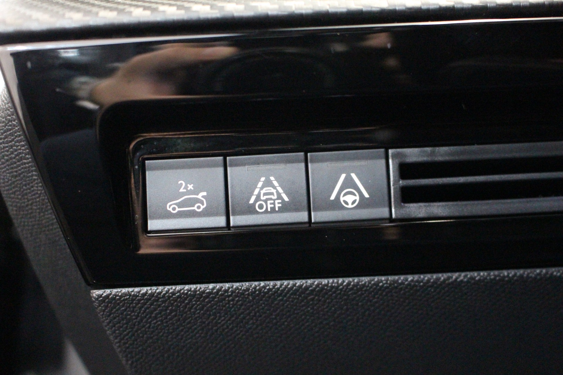PEUGEOT 508 SW 1.6 PureTech GT Line-image-14