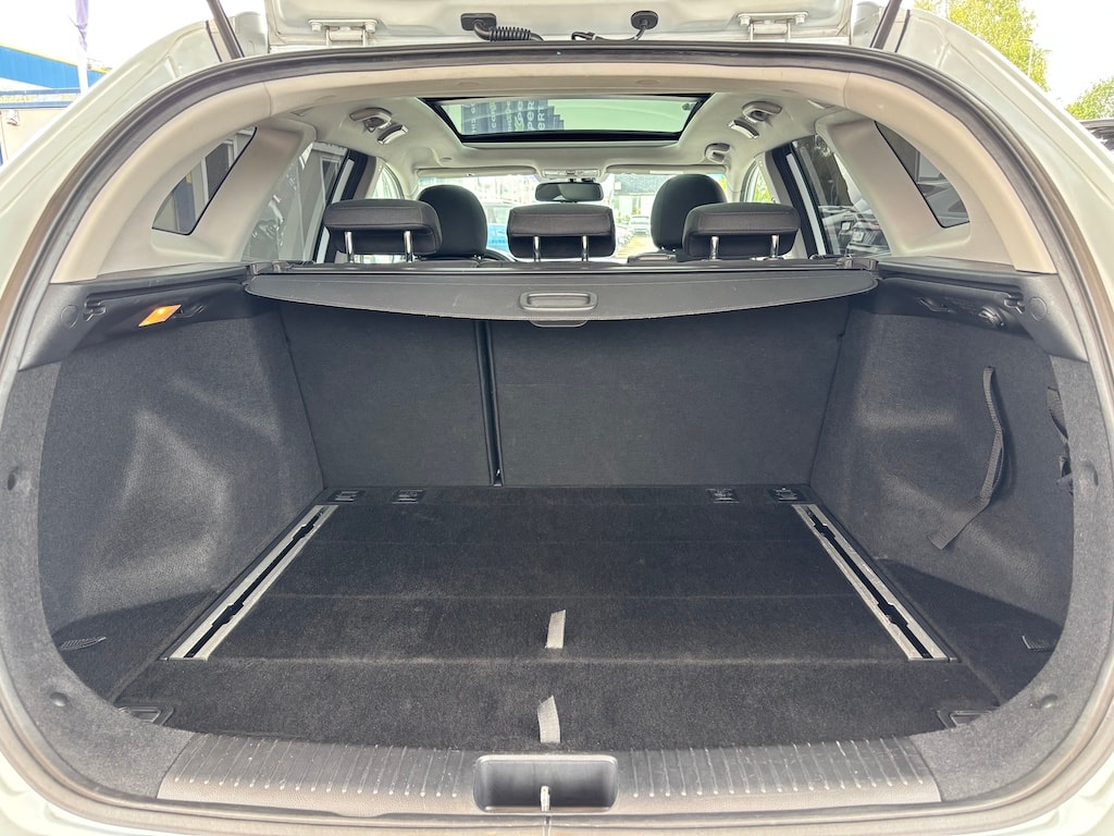KIA Cee'd Sportswagon 1.6 GDi FiFa Wolrd Cup Edition-image-14