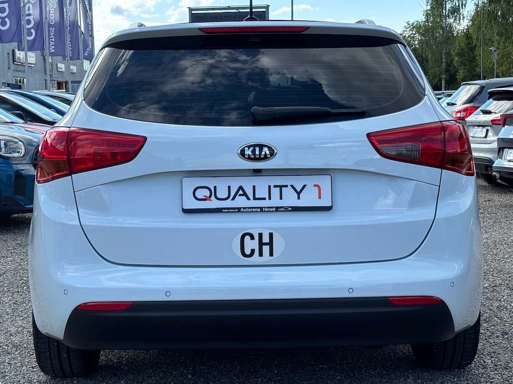 KIA Cee'd Sportswagon 1.6 GDi FiFa Wolrd Cup Edition-image-4