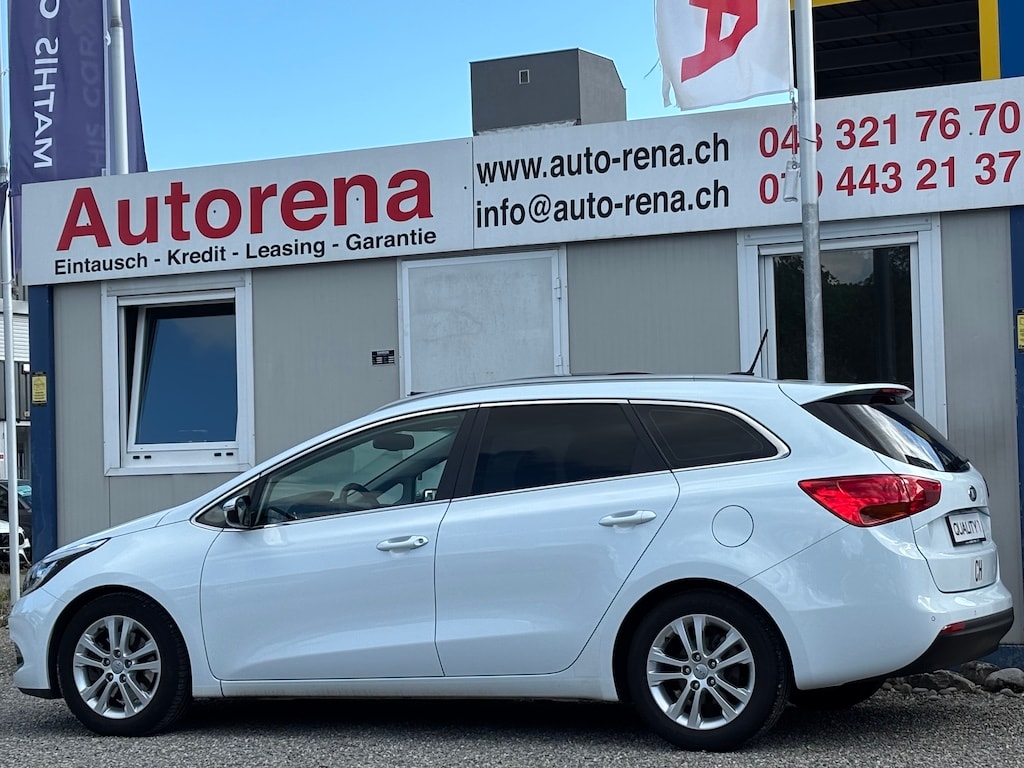 KIA Cee'd Sportswagon 1.6 GDi FiFa Wolrd Cup Edition-image-3
