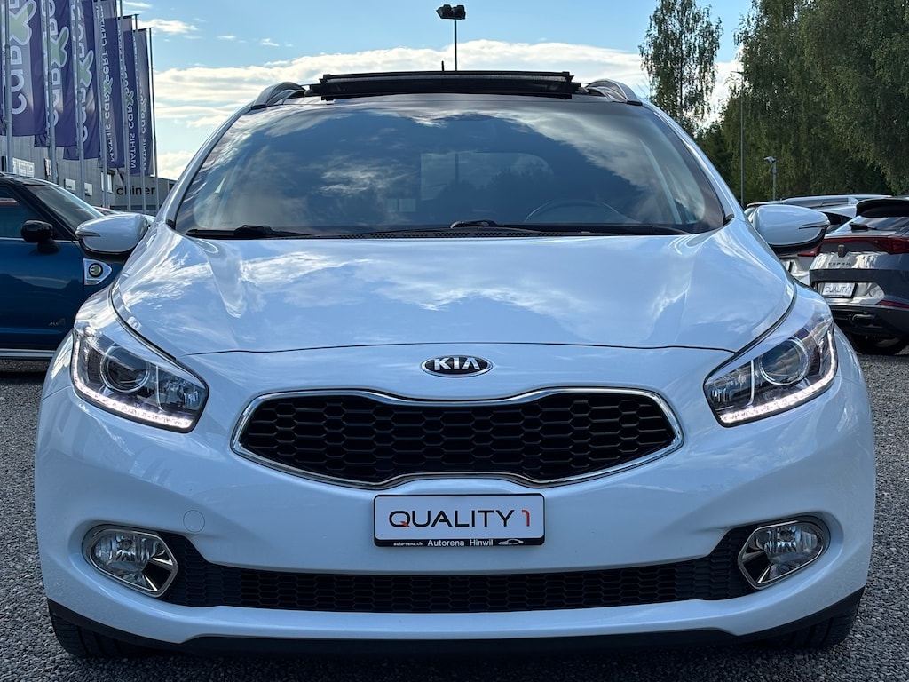 KIA Cee'd Sportswagon 1.6 GDi FiFa Wolrd Cup Edition-image-1