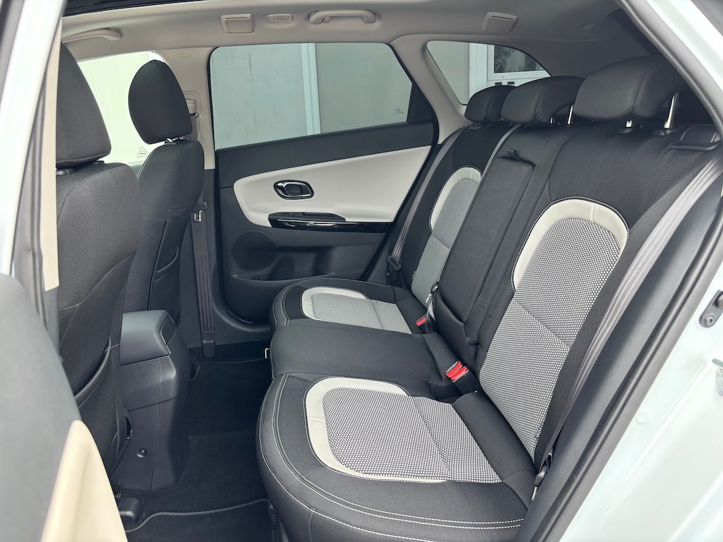 KIA Cee'd Sportswagon 1.6 GDi FiFa Wolrd Cup Edition-image-12