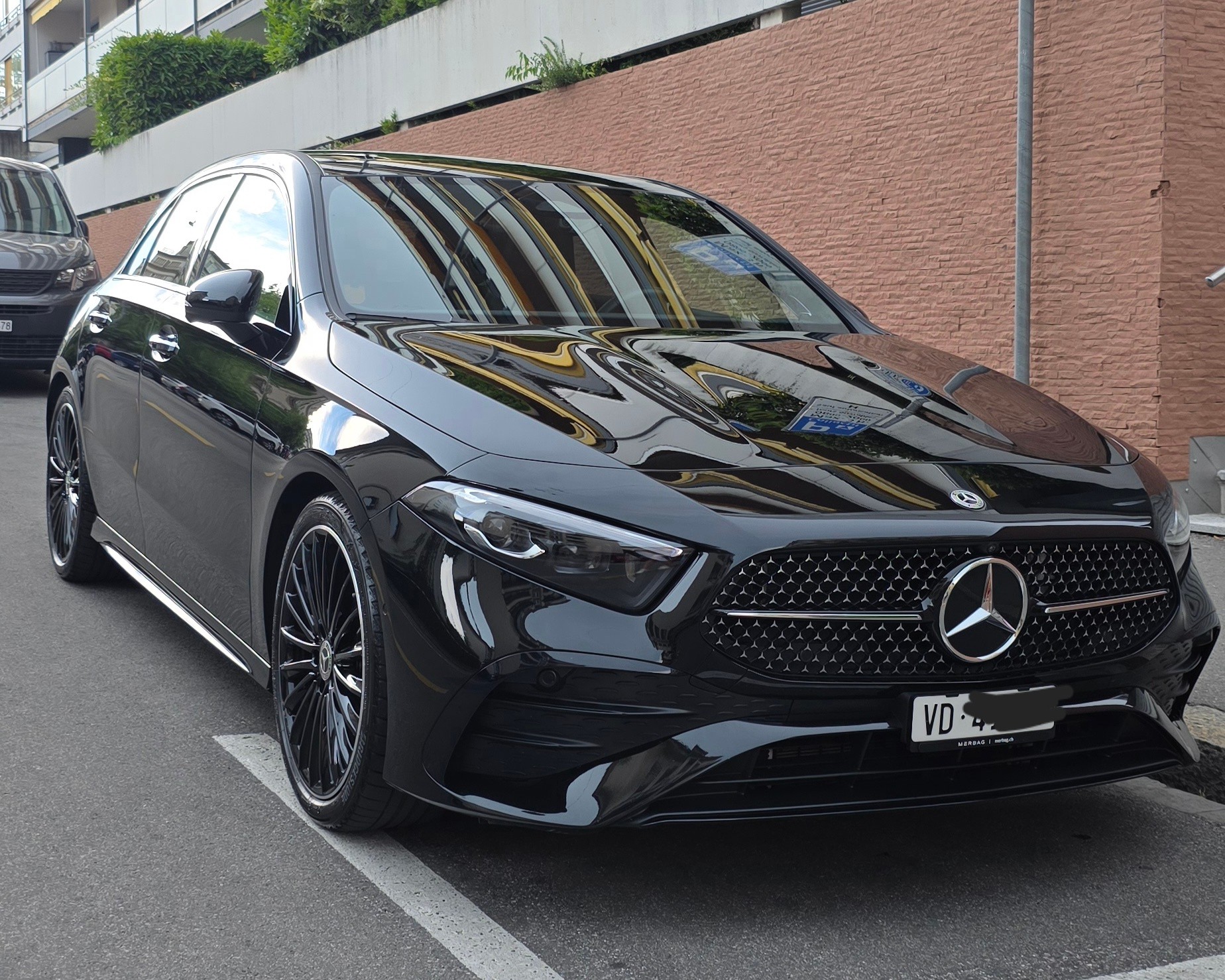 MERCEDES-BENZ A 200 AMG Line-image-0