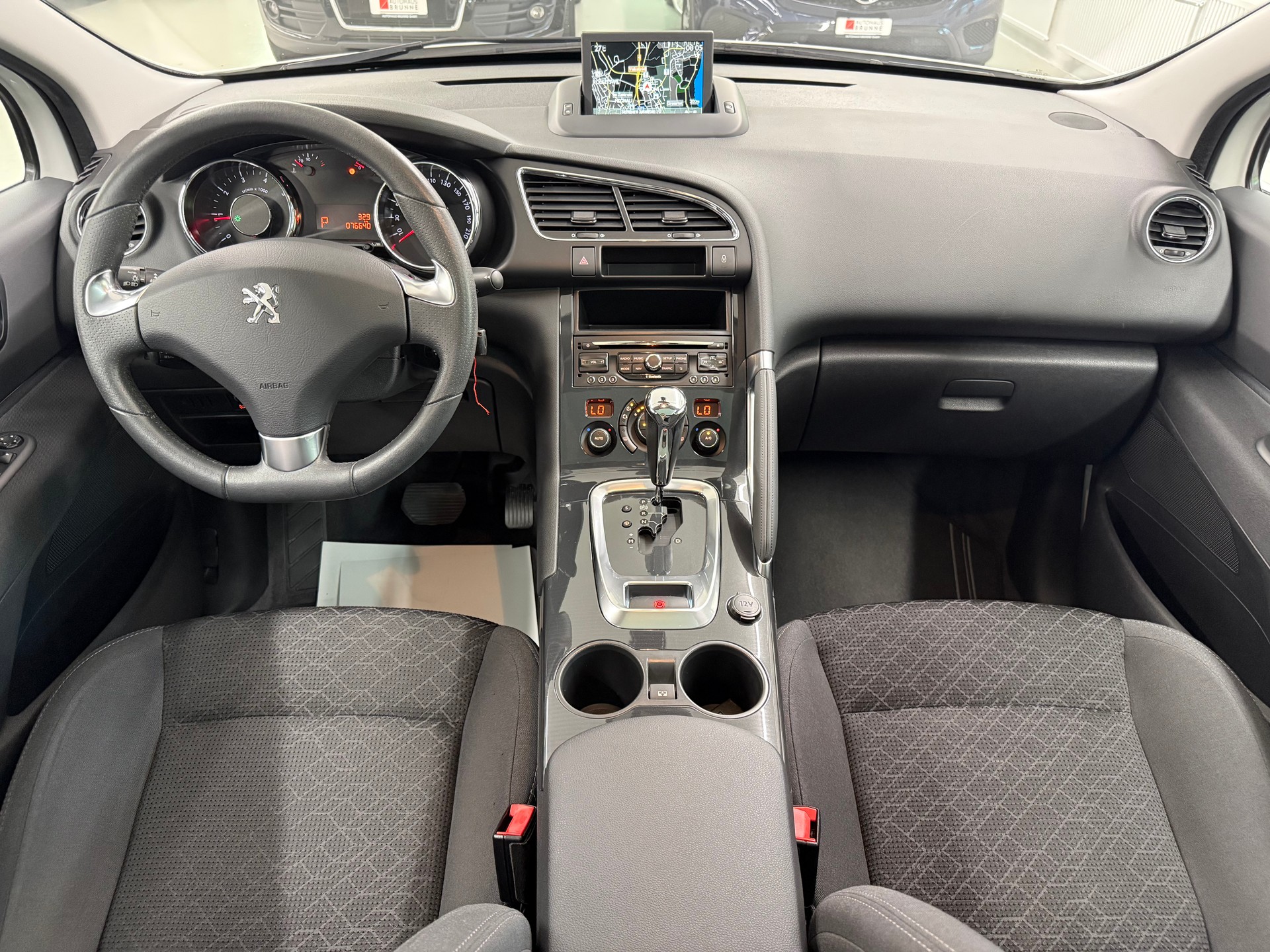 PEUGEOT 3008 1.6 16V T Style Tiptronic-image-16