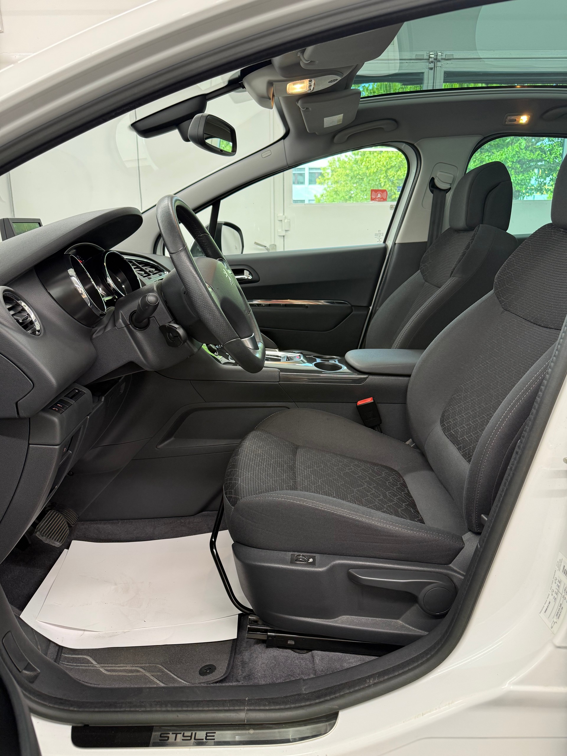 PEUGEOT 3008 1.6 16V T Style Tiptronic-image-21
