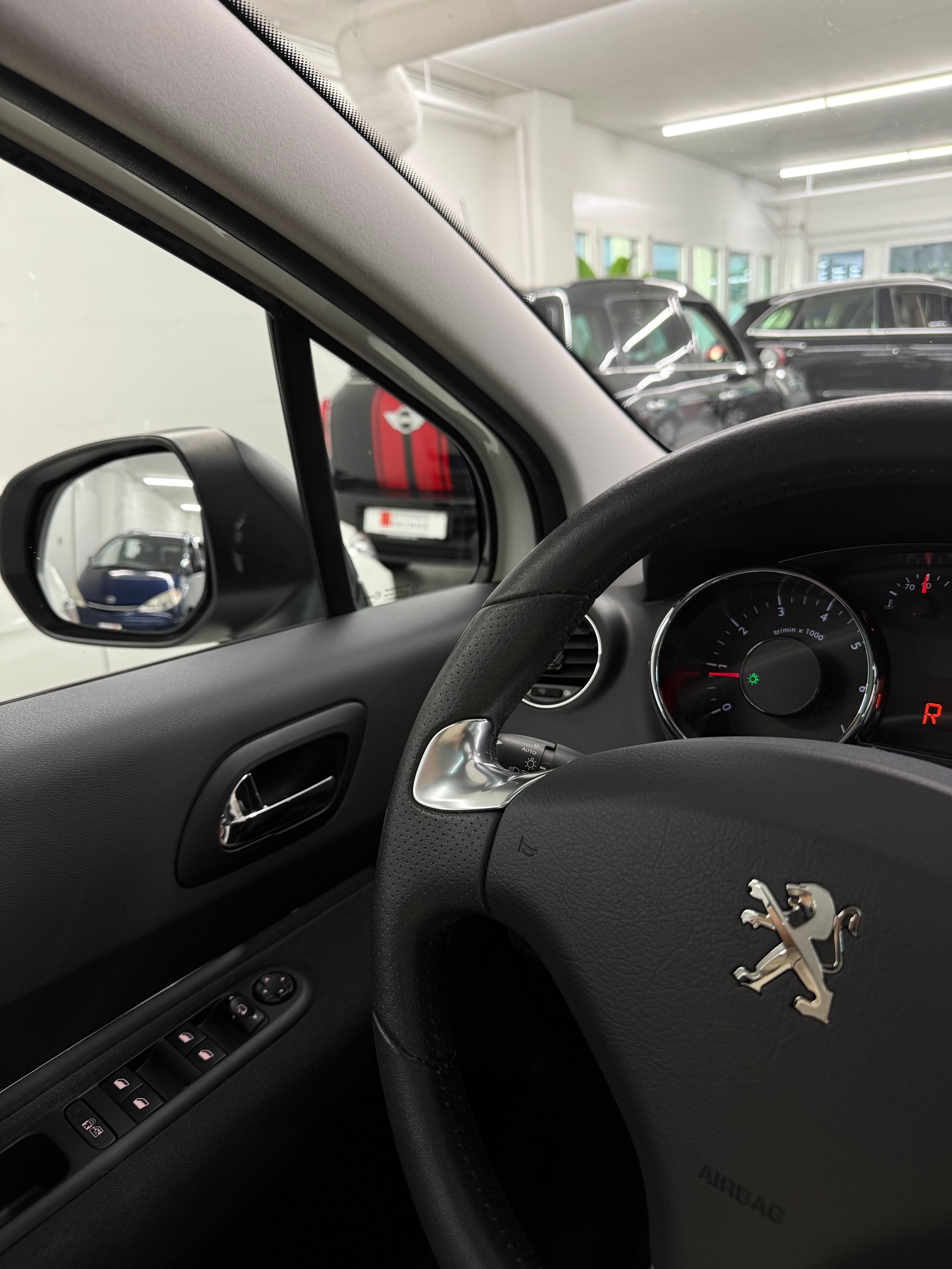 PEUGEOT 3008 1.6 16V T Style Tiptronic-image-26