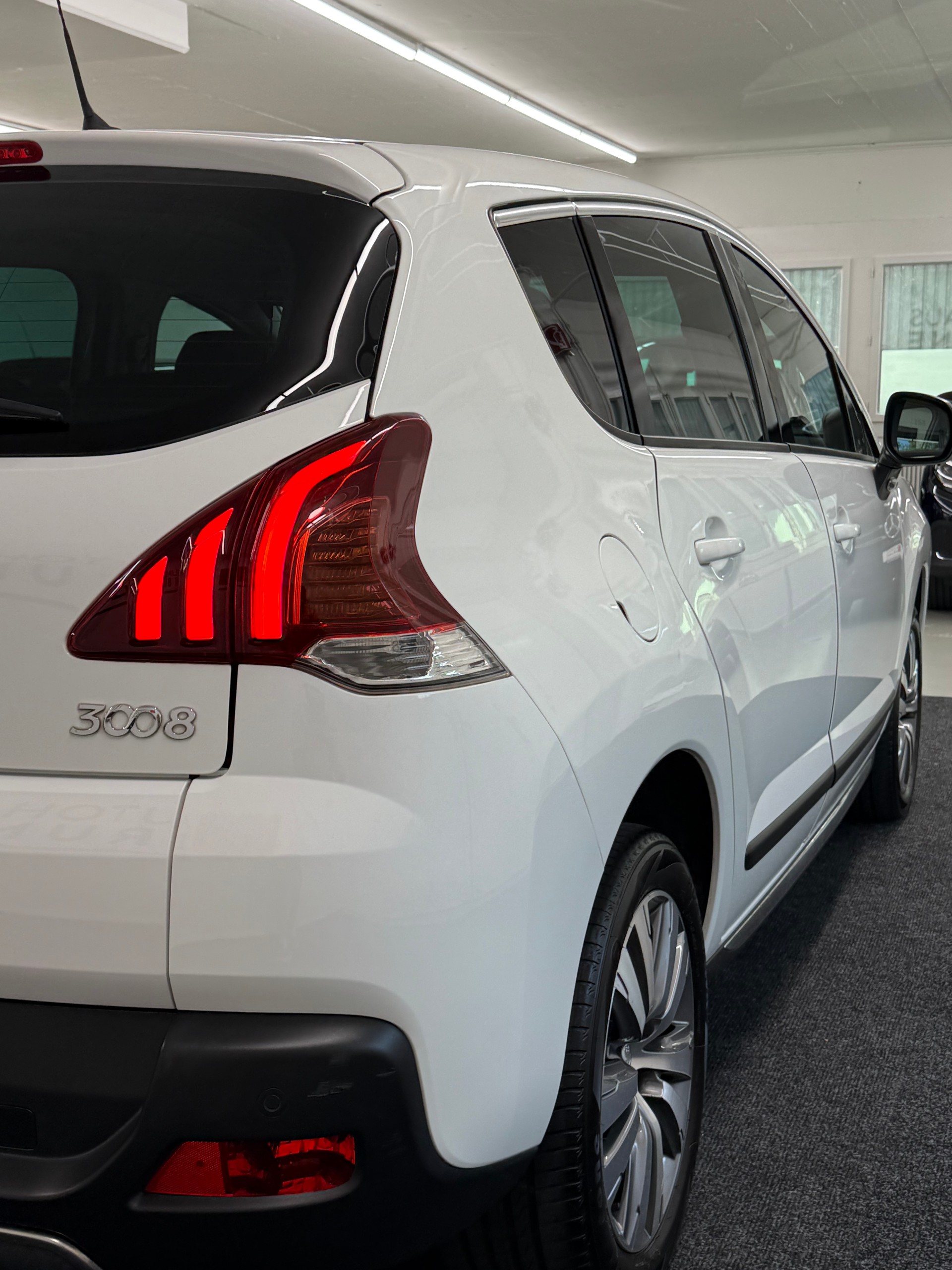 PEUGEOT 3008 1.6 16V T Style Tiptronic-image-4