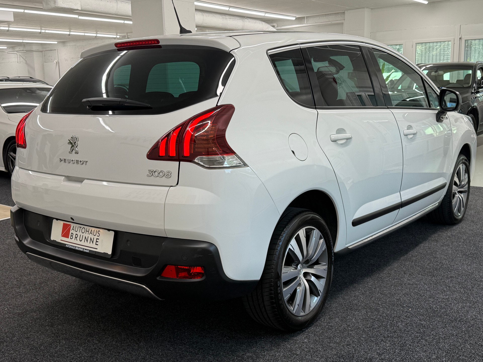 PEUGEOT 3008 1.6 16V T Style Tiptronic-image-3