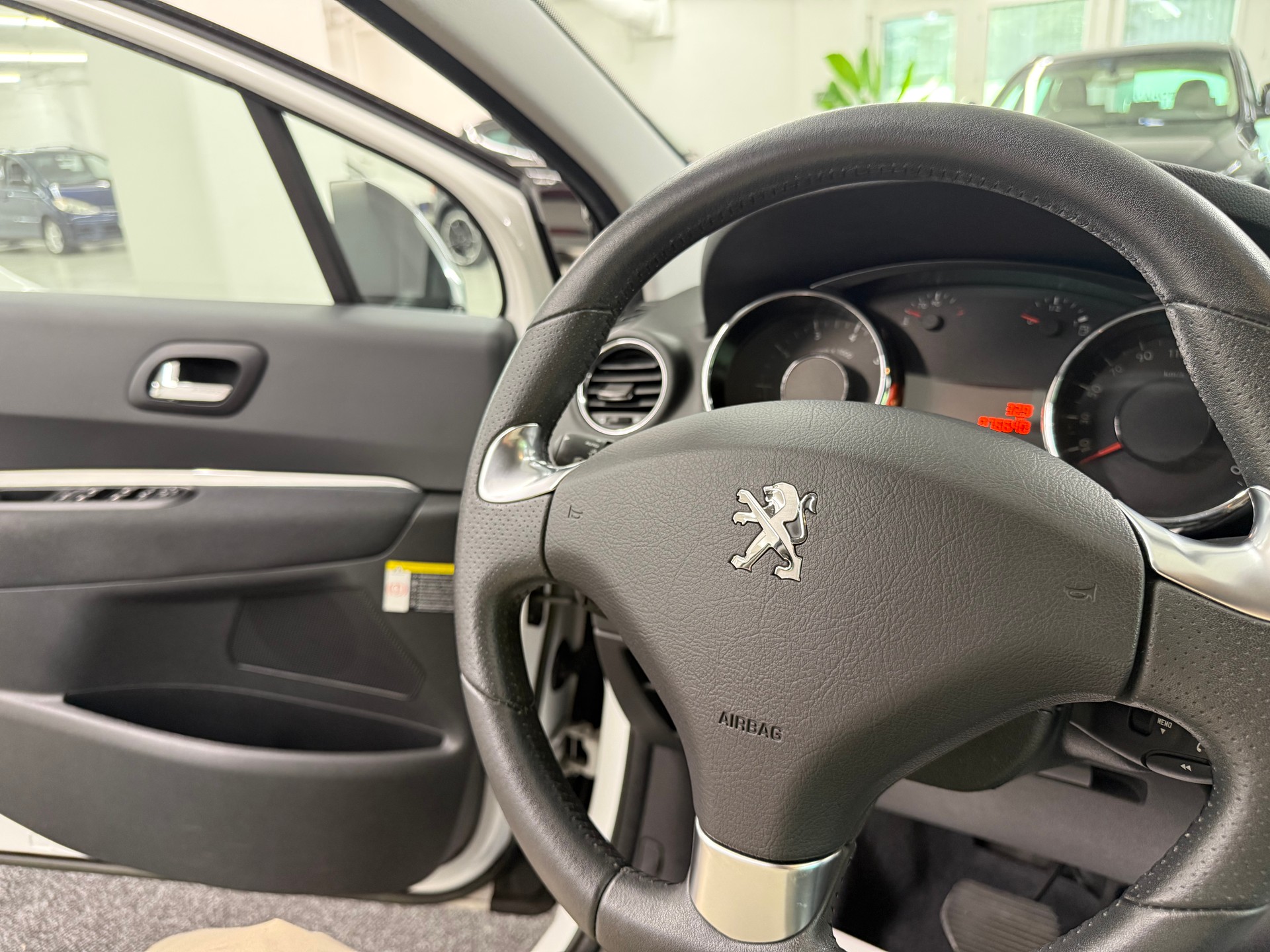 PEUGEOT 3008 1.6 16V T Style Tiptronic-image-19