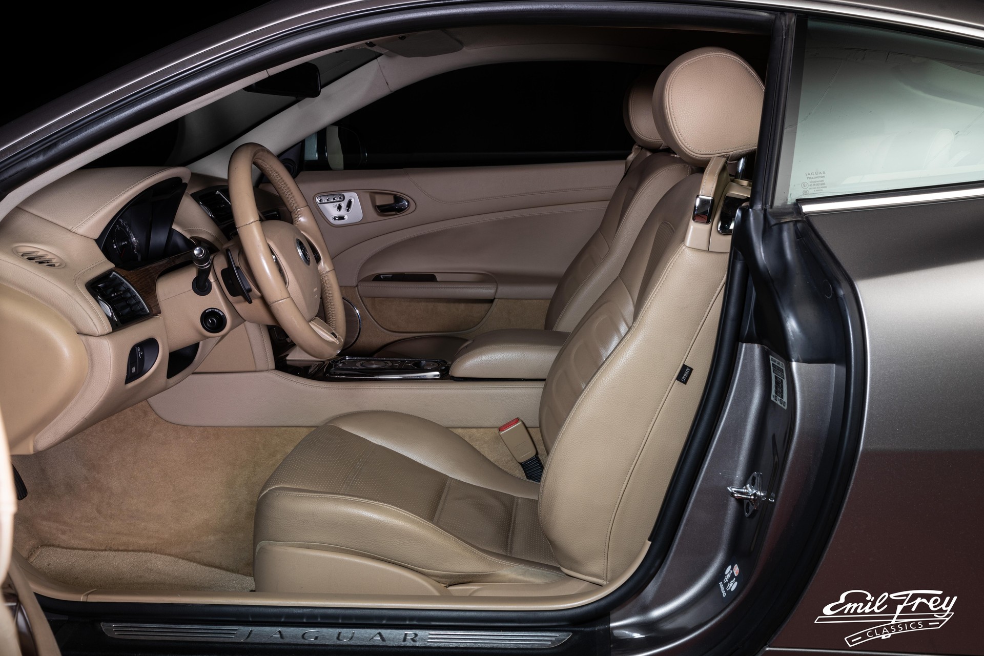JAGUAR X150 Coupe-image-7