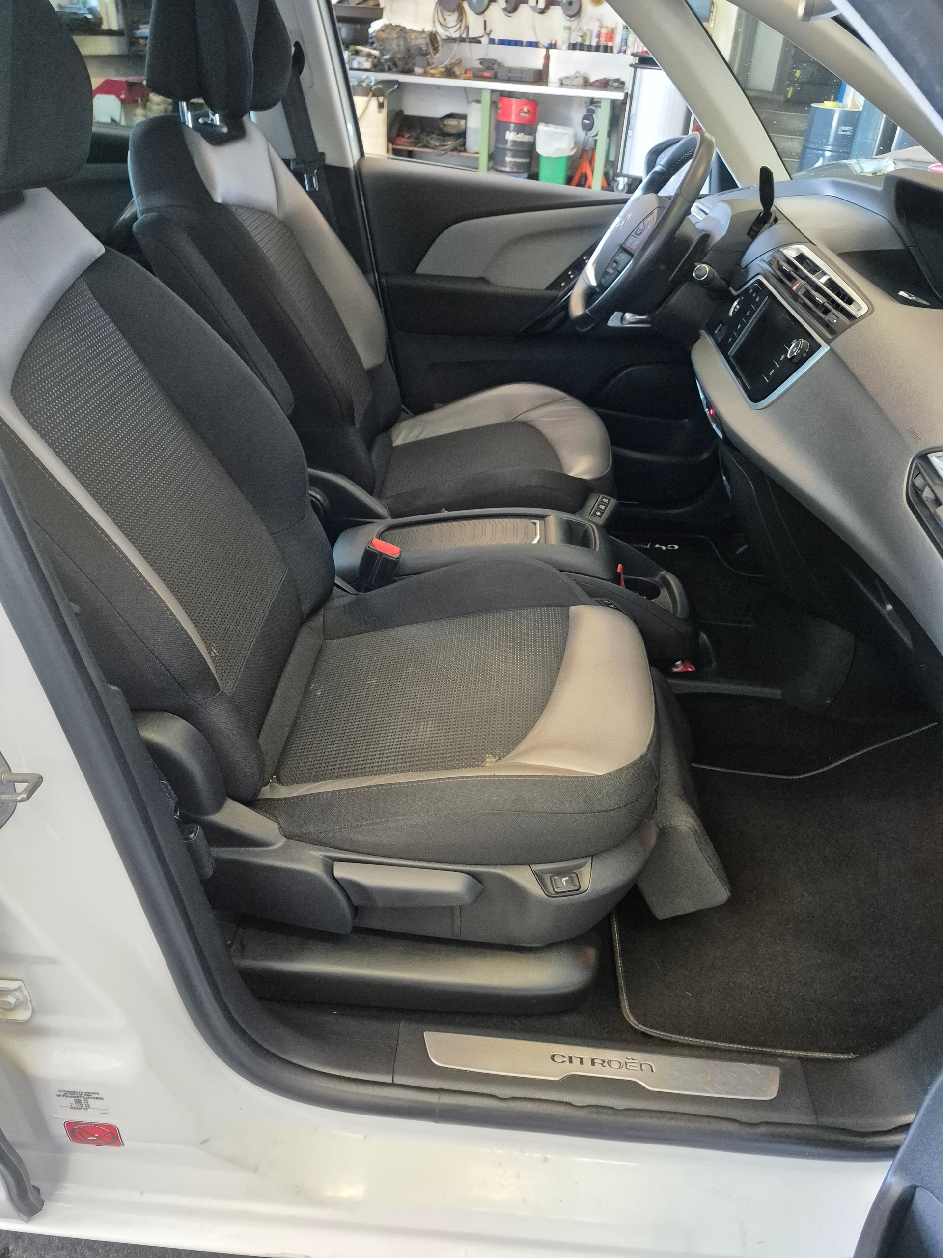 CITROEN C4 GRAND SPACETOURER-image-9