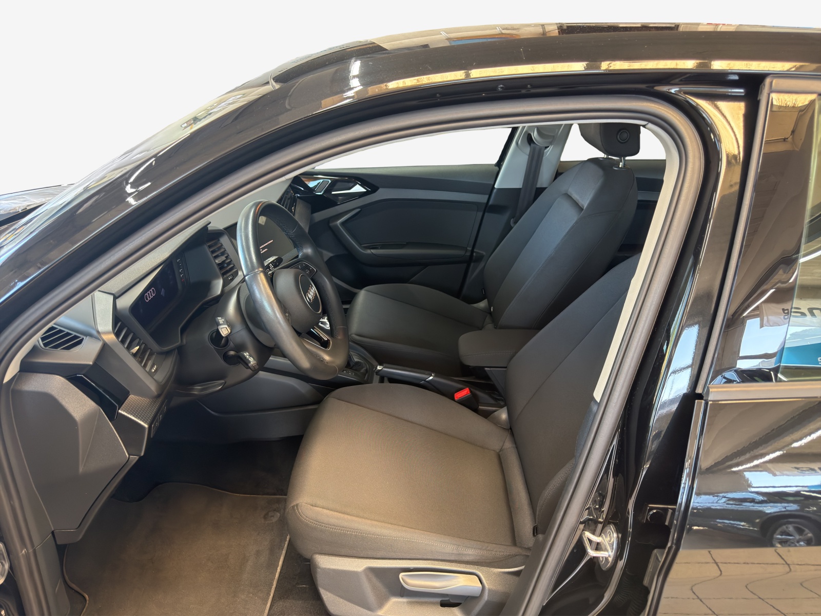 AUDI A1 Sportback 30 TFSI Attraction S-tronic-image-7