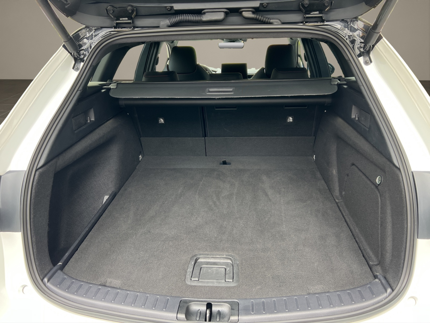 TOYOTA Corolla Touring Sports 2.0 HSD GR Sport-image-10